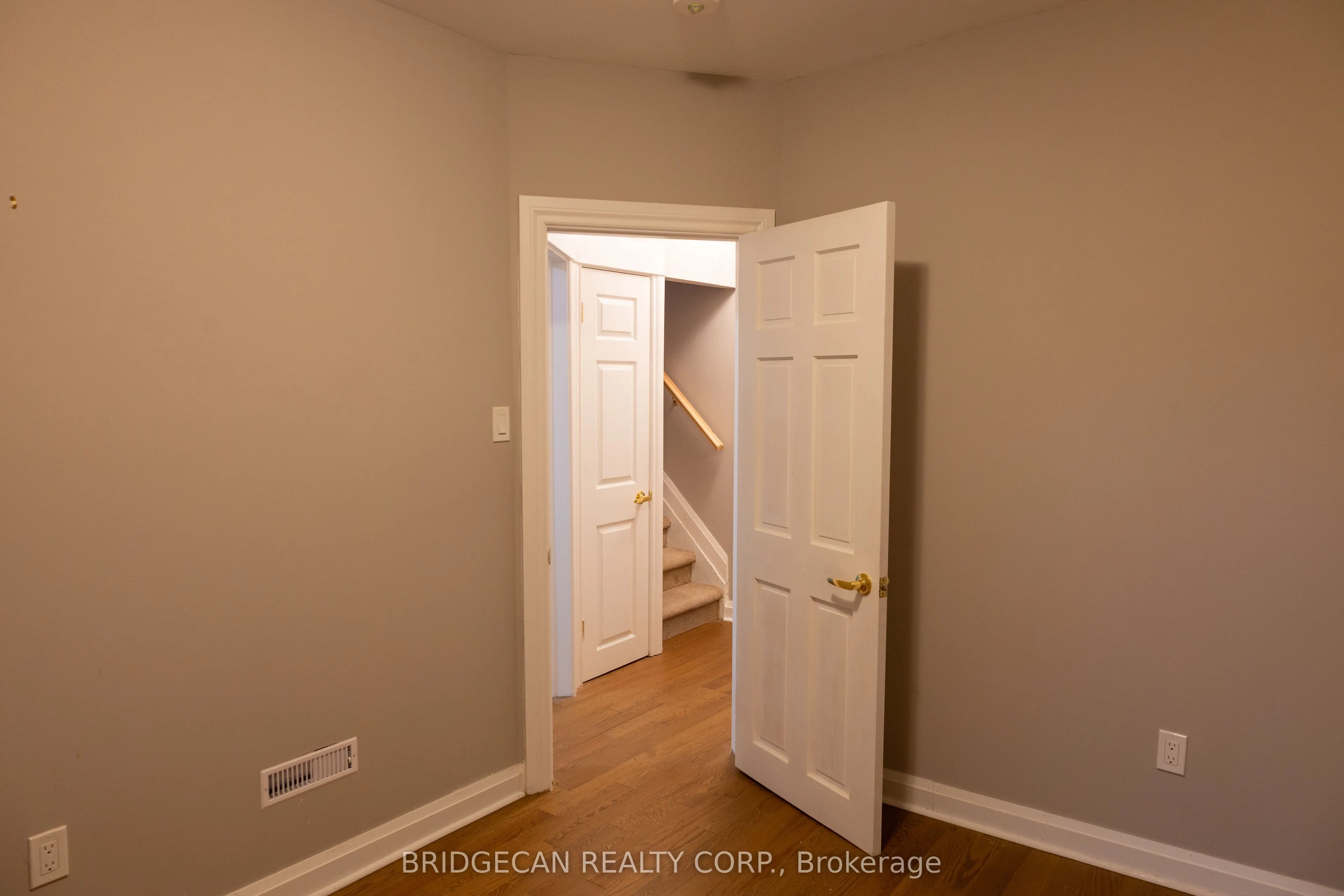 21 Sunset Avenue