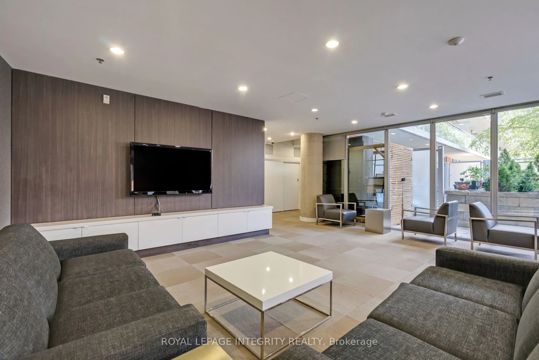 360 MCLEOD Street, #610