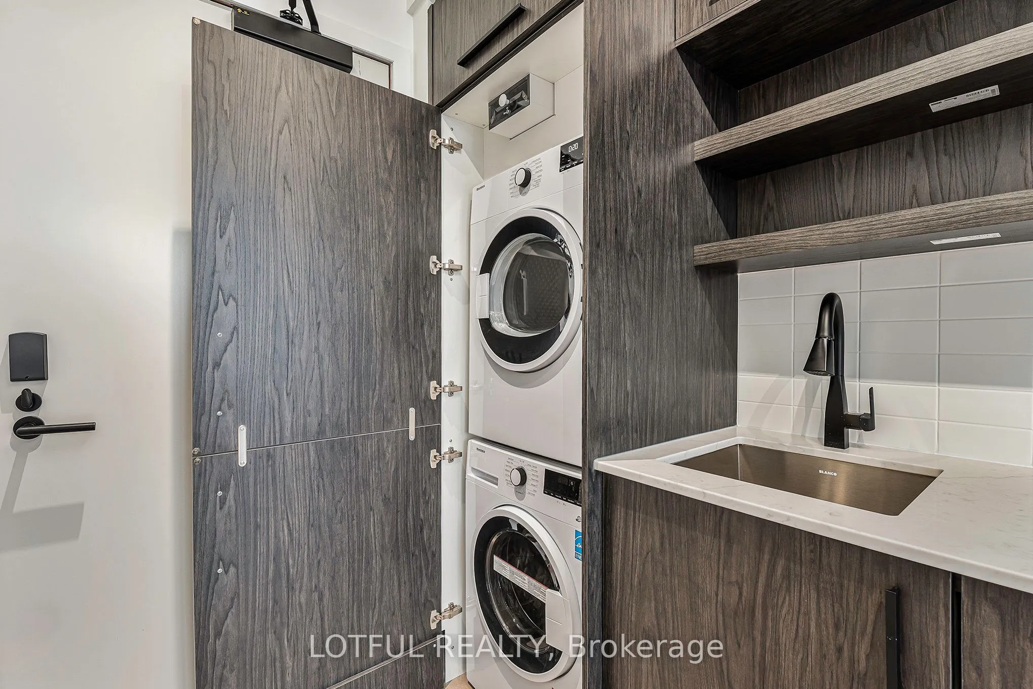 560 Rideau Street, #1409