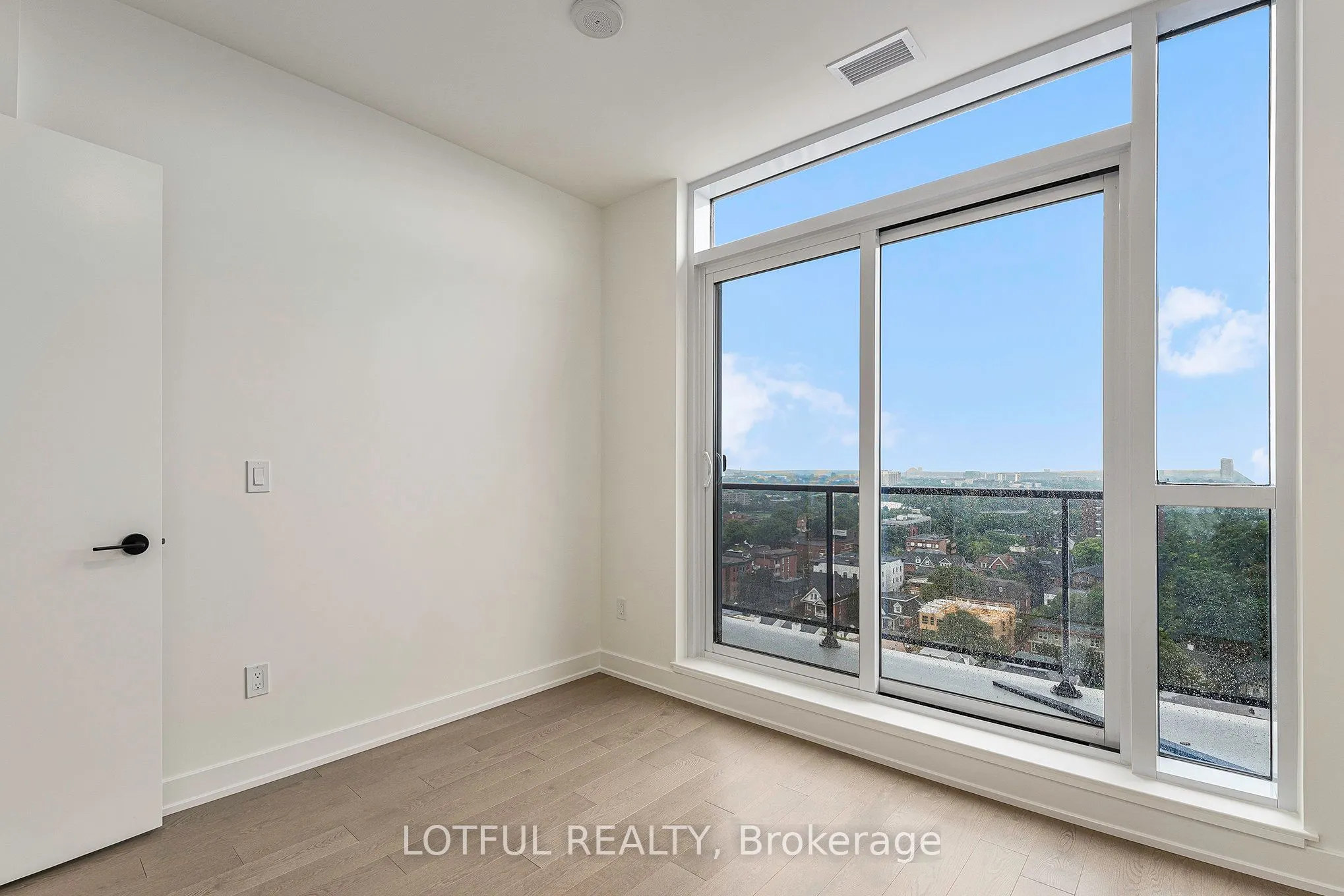 560 Rideau Street, #1409