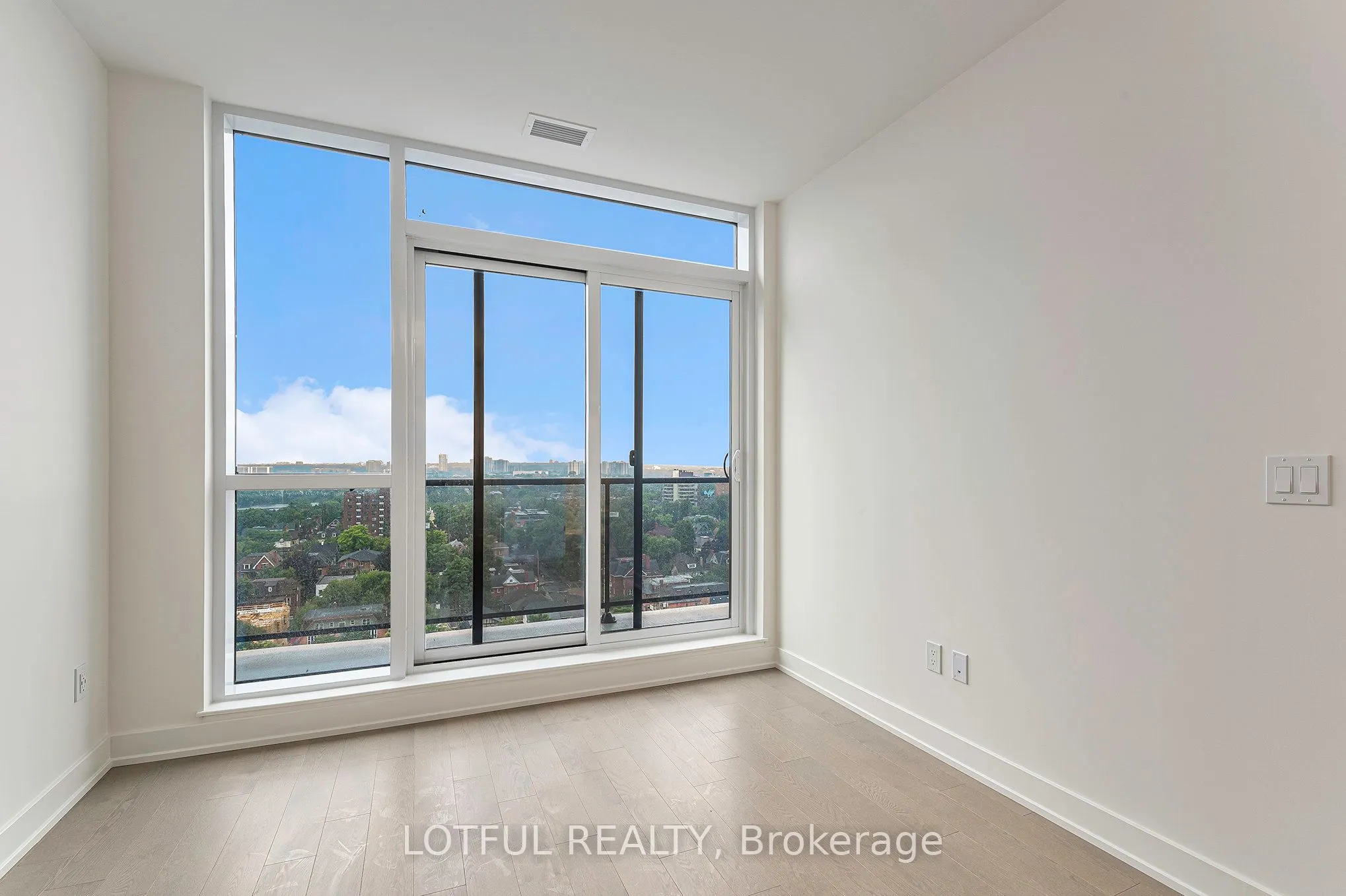 560 Rideau Street, #1409