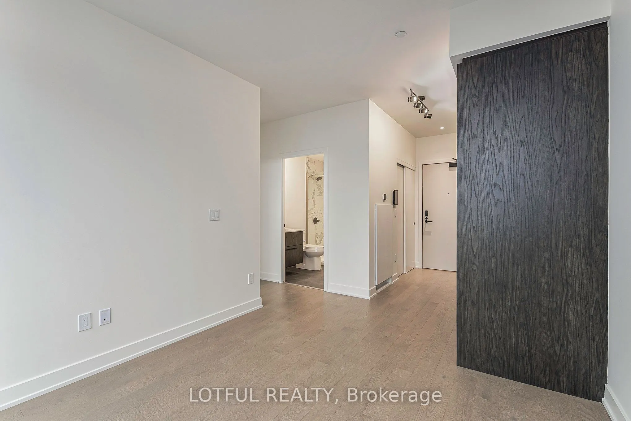 560 Rideau Street, #1409