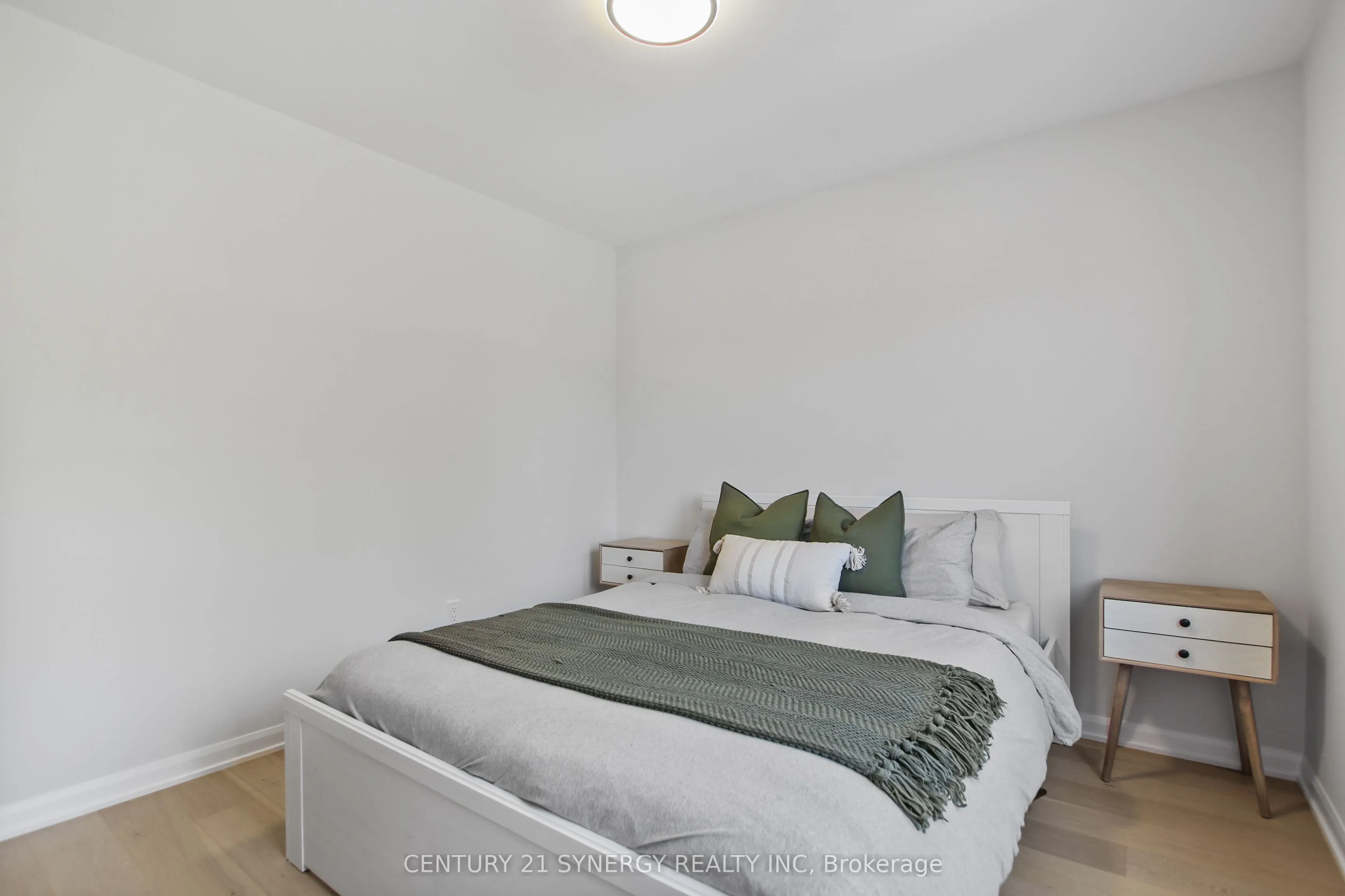 2104 Caltra Crescent
