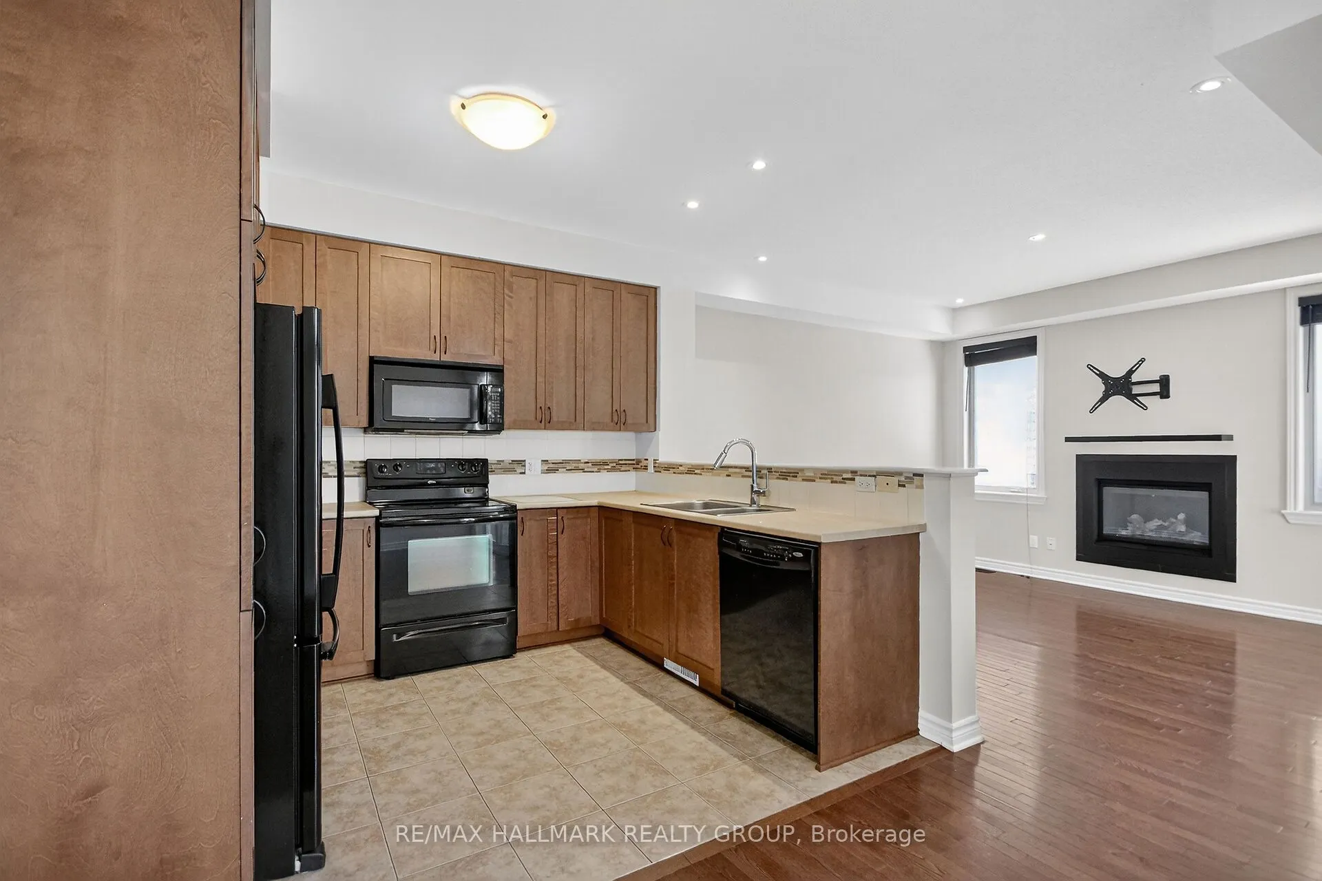 272 Broxburn Crescent