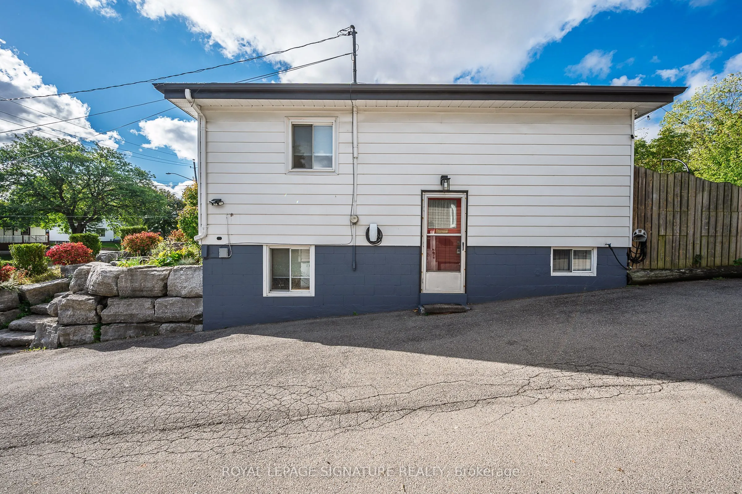43 Lake Avenue N