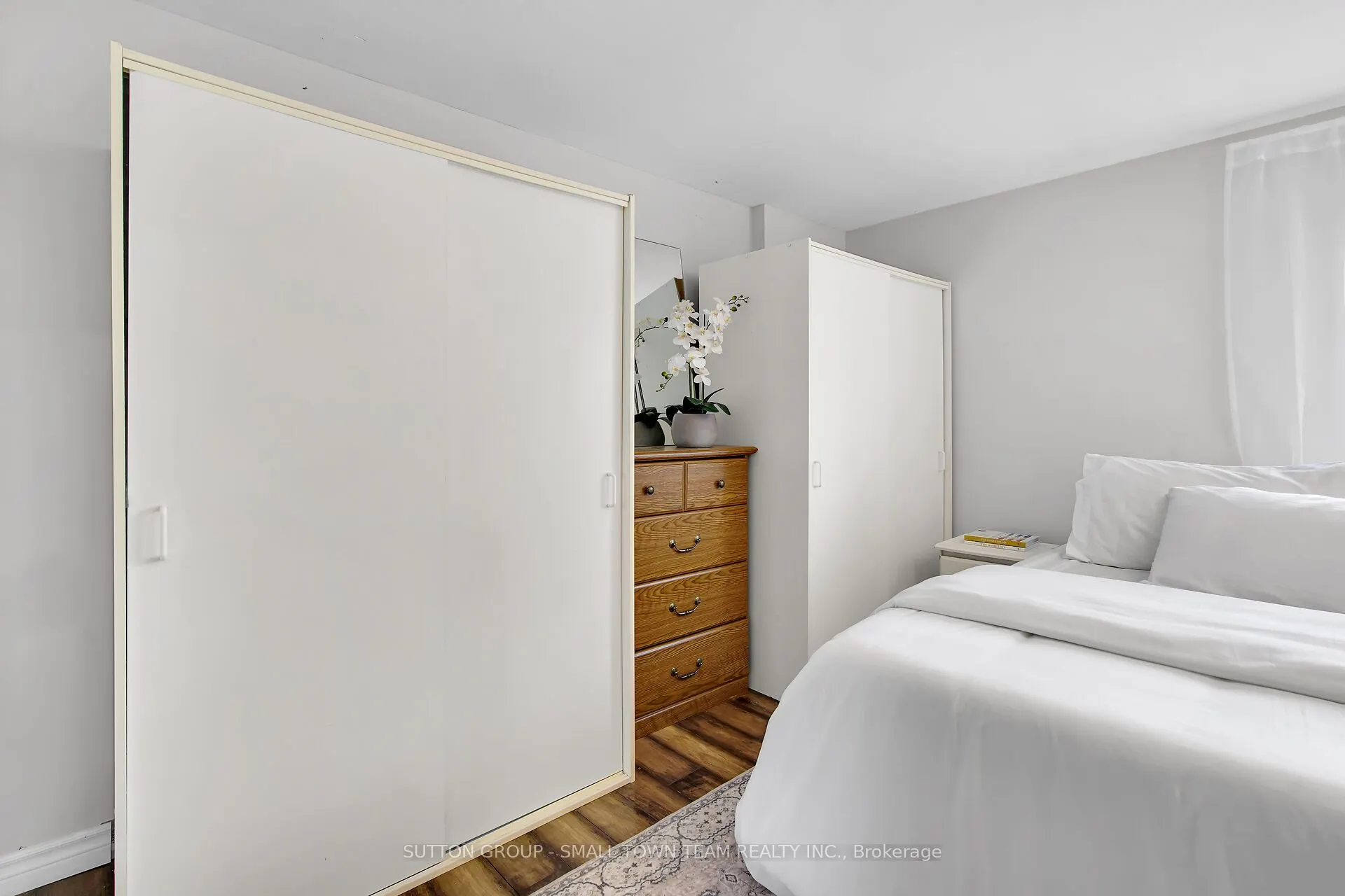 83 John Street W