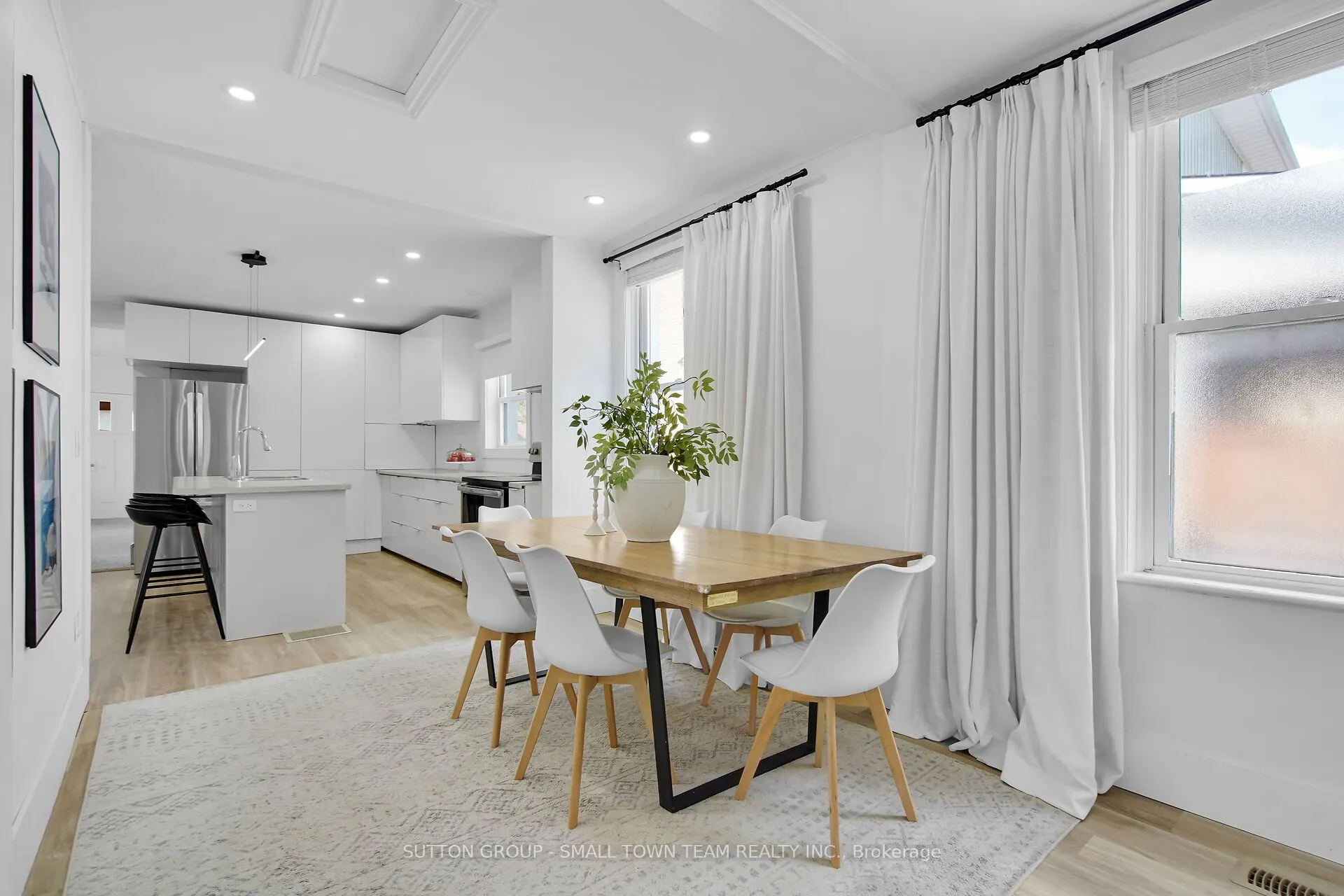 83 John Street W