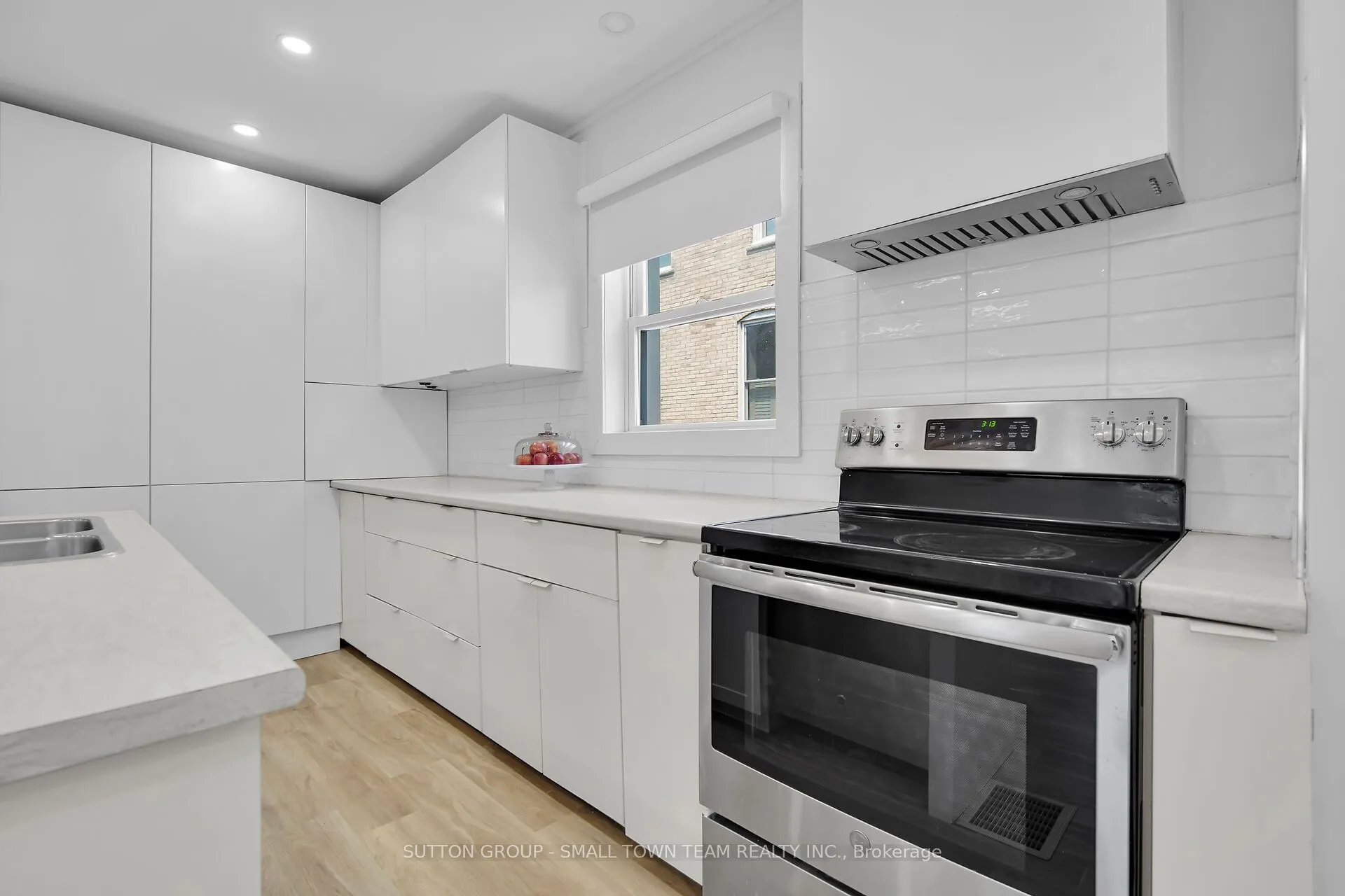 83 John Street W