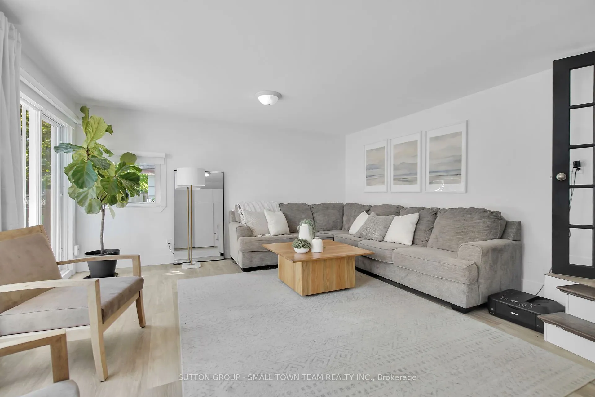 83 John Street W