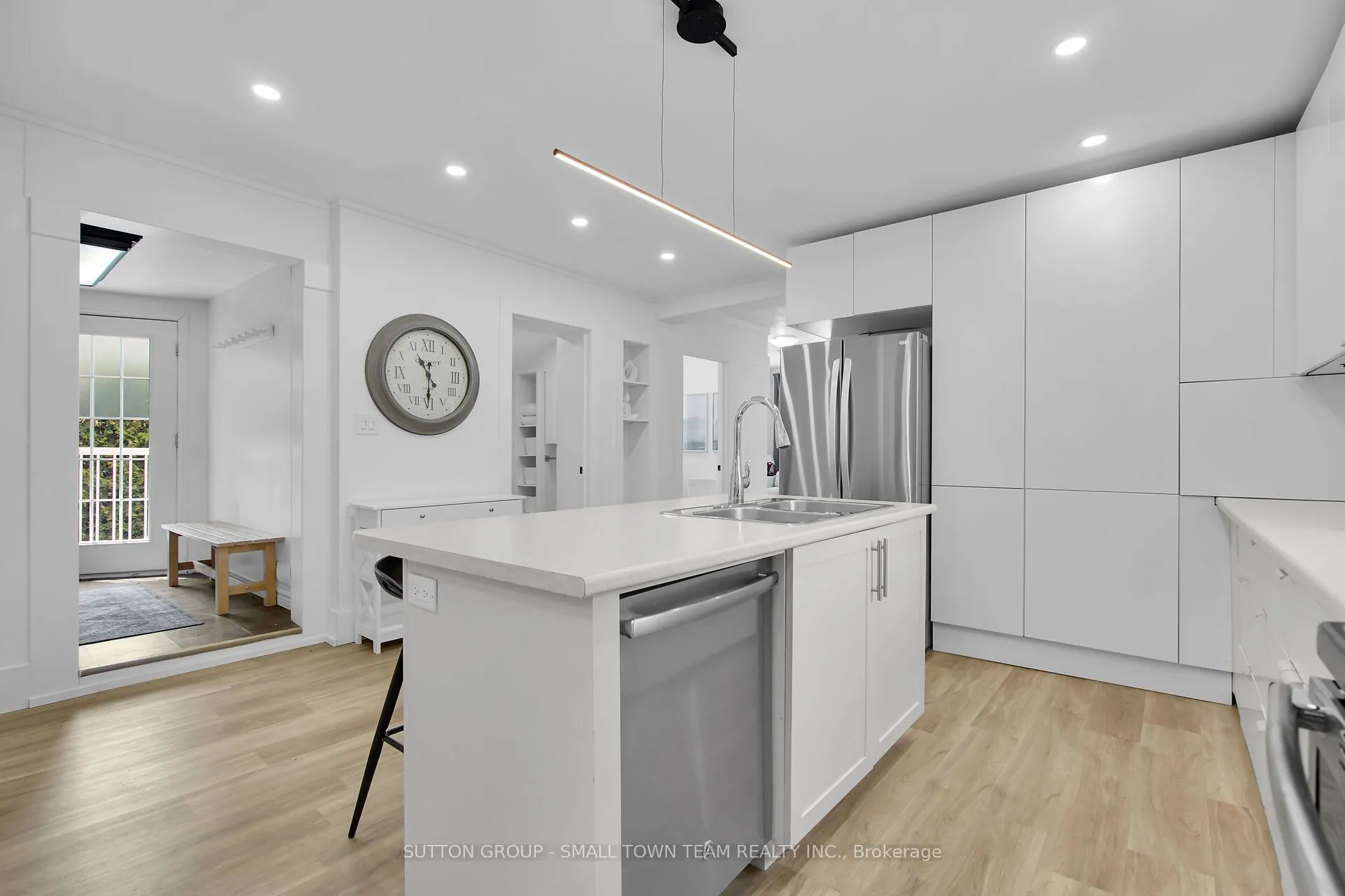 83 John Street W
