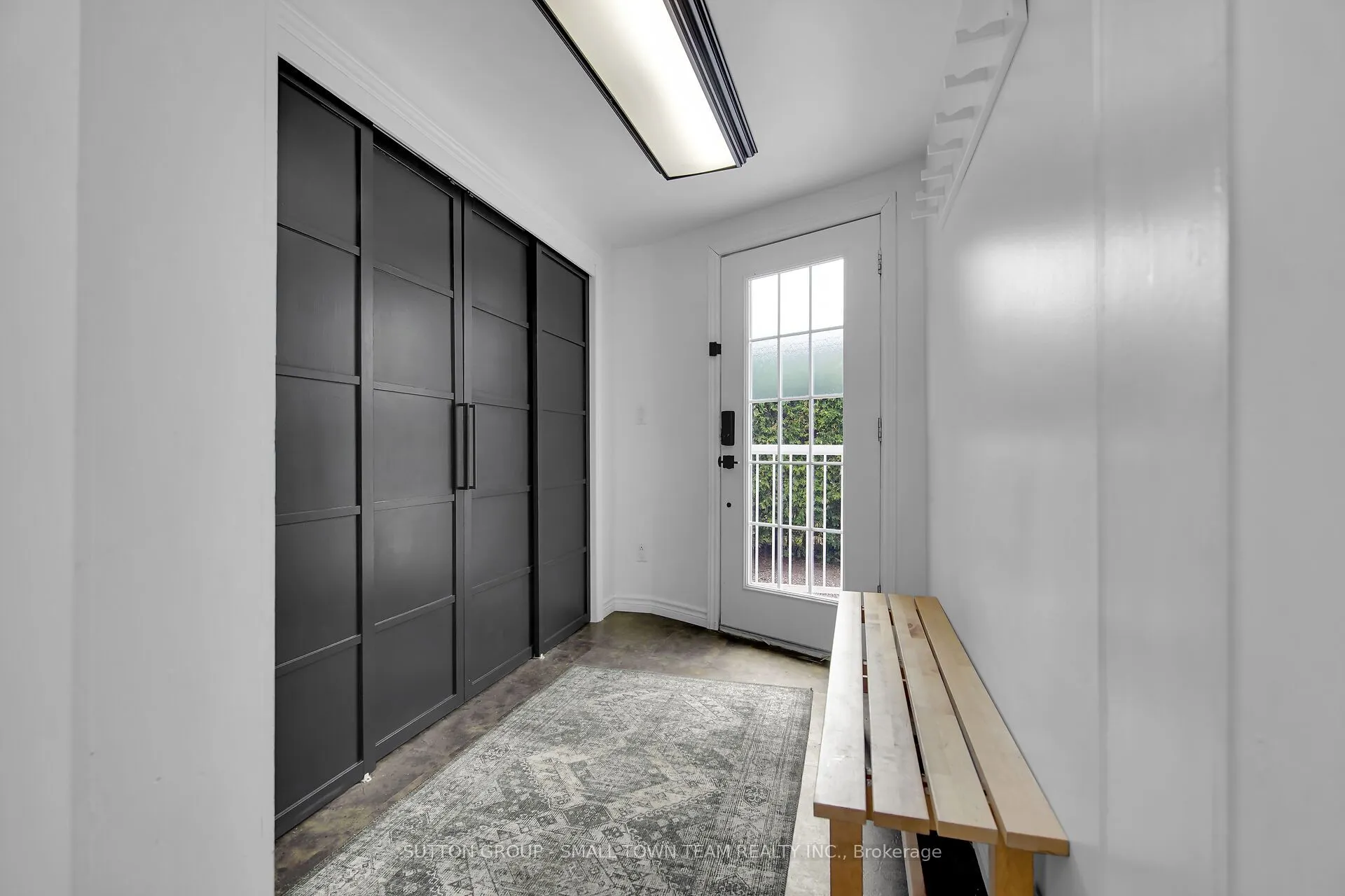 83 John Street W