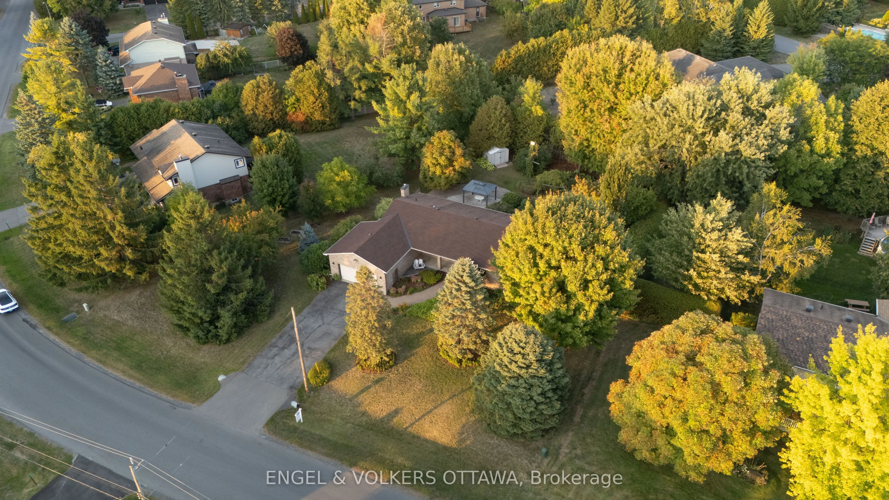 5233 Mclean Crescent