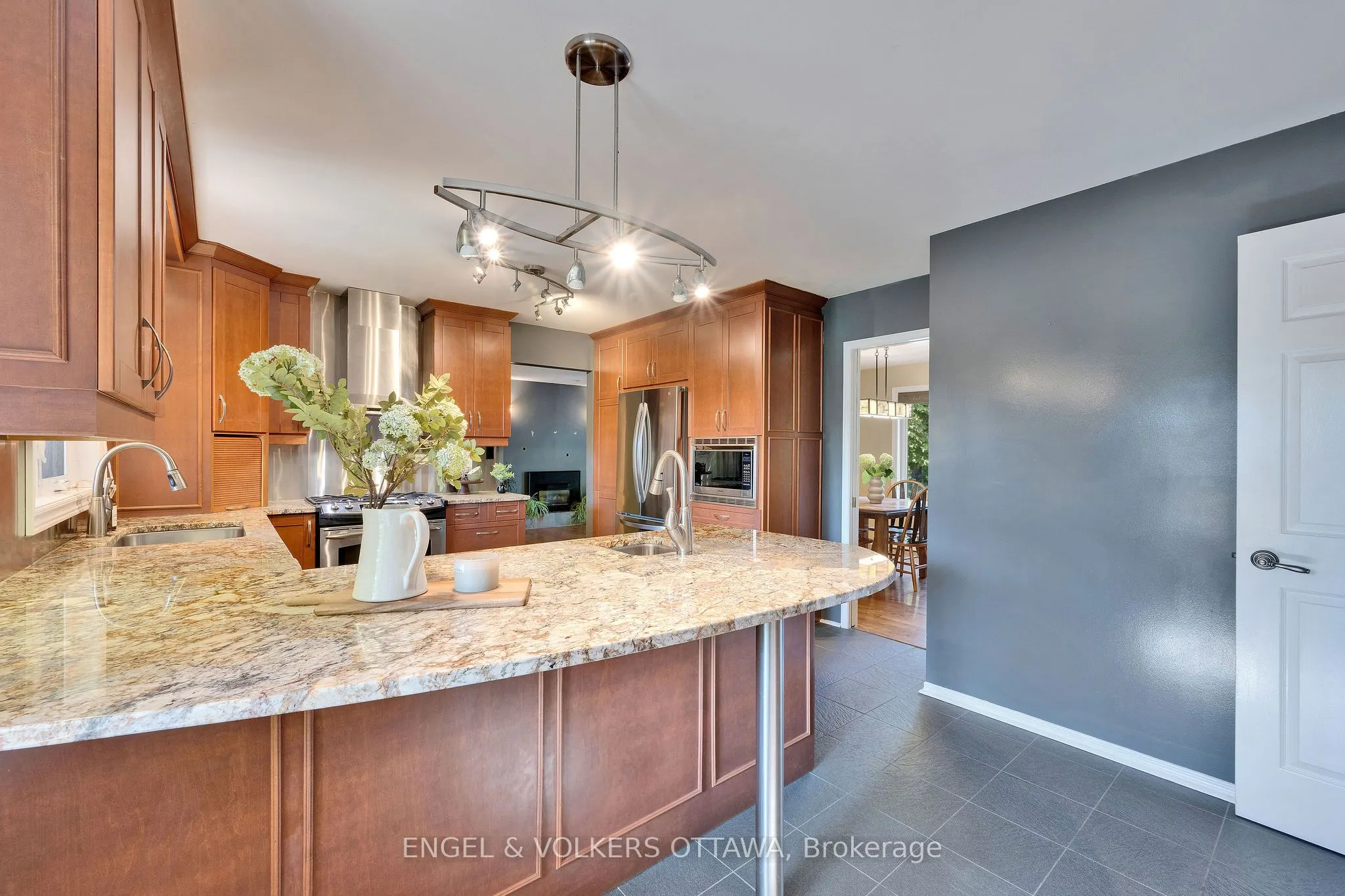 5233 Mclean Crescent