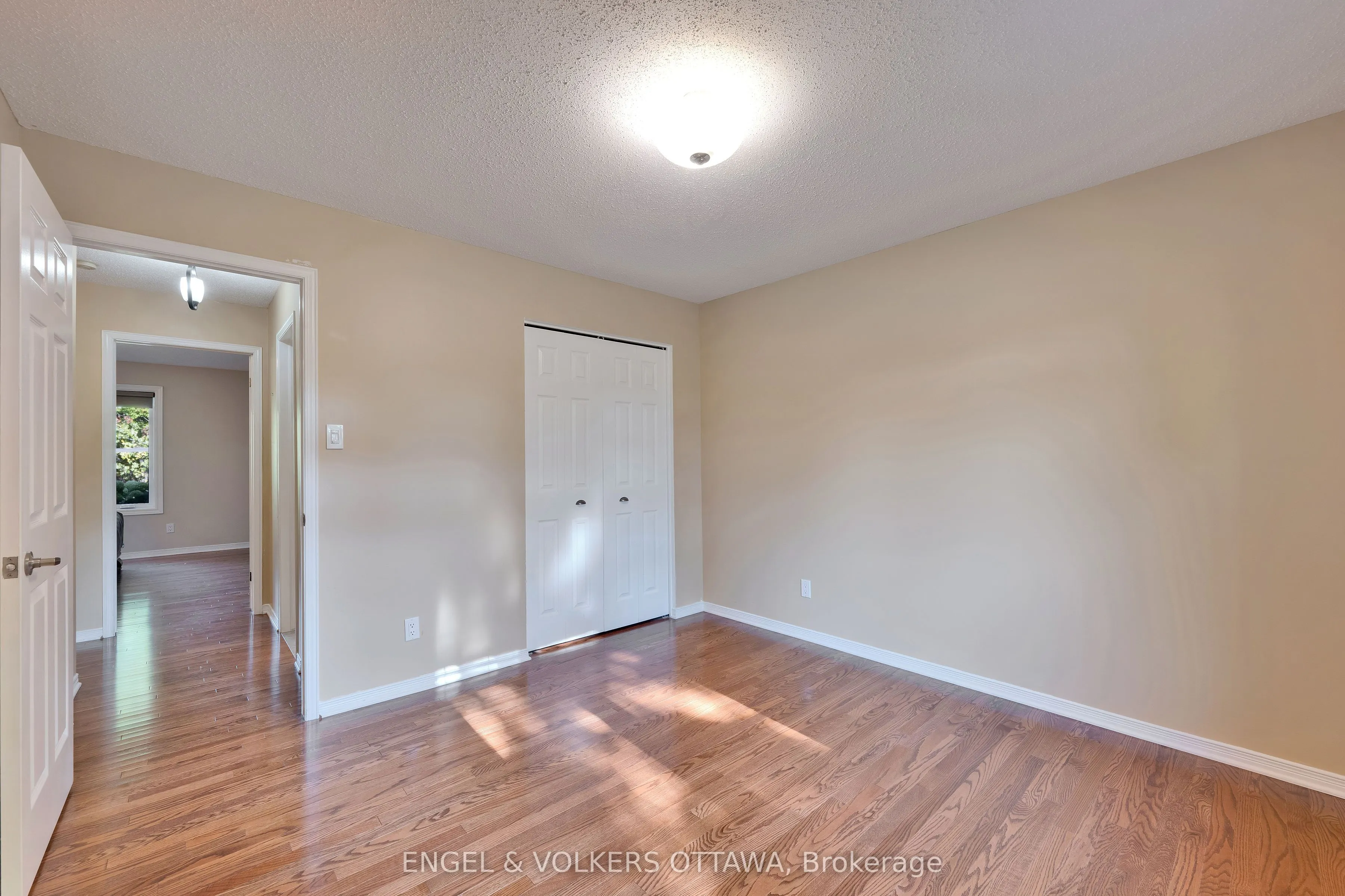 5233 Mclean Crescent