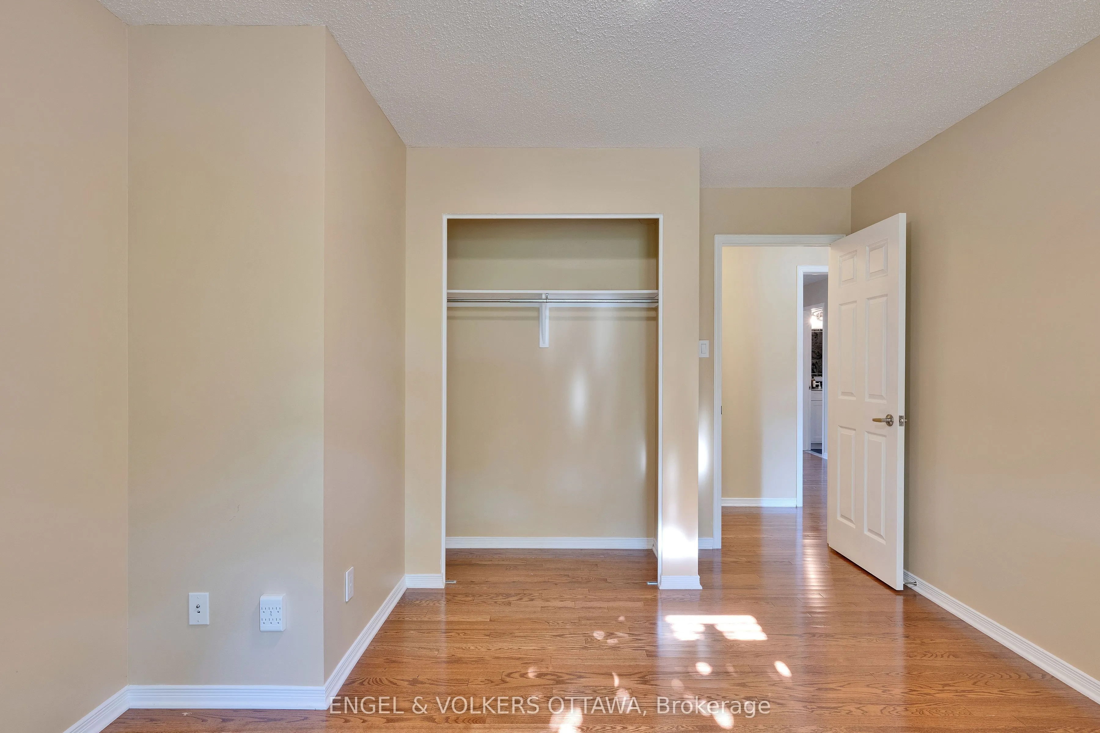 5233 Mclean Crescent
