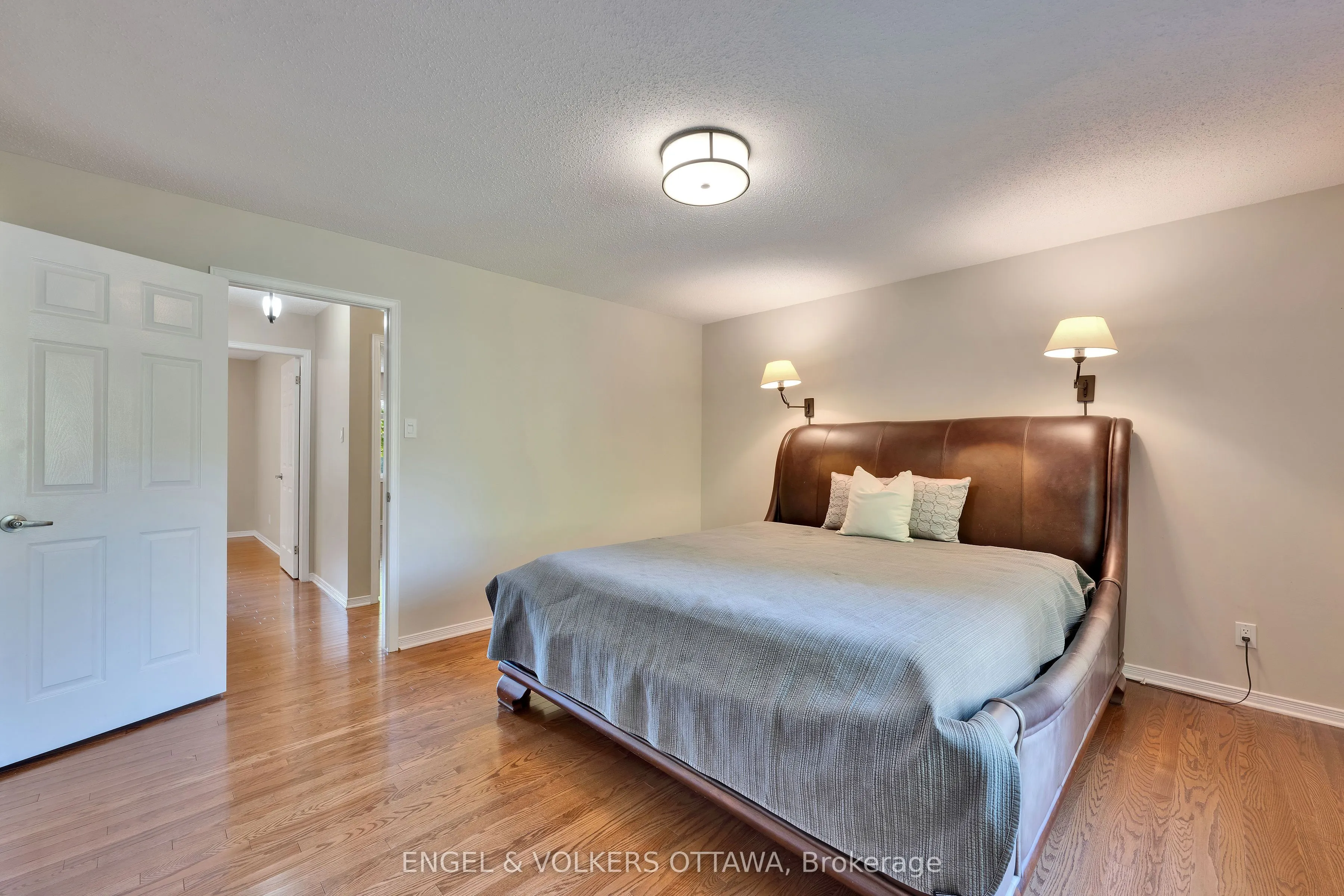5233 Mclean Crescent