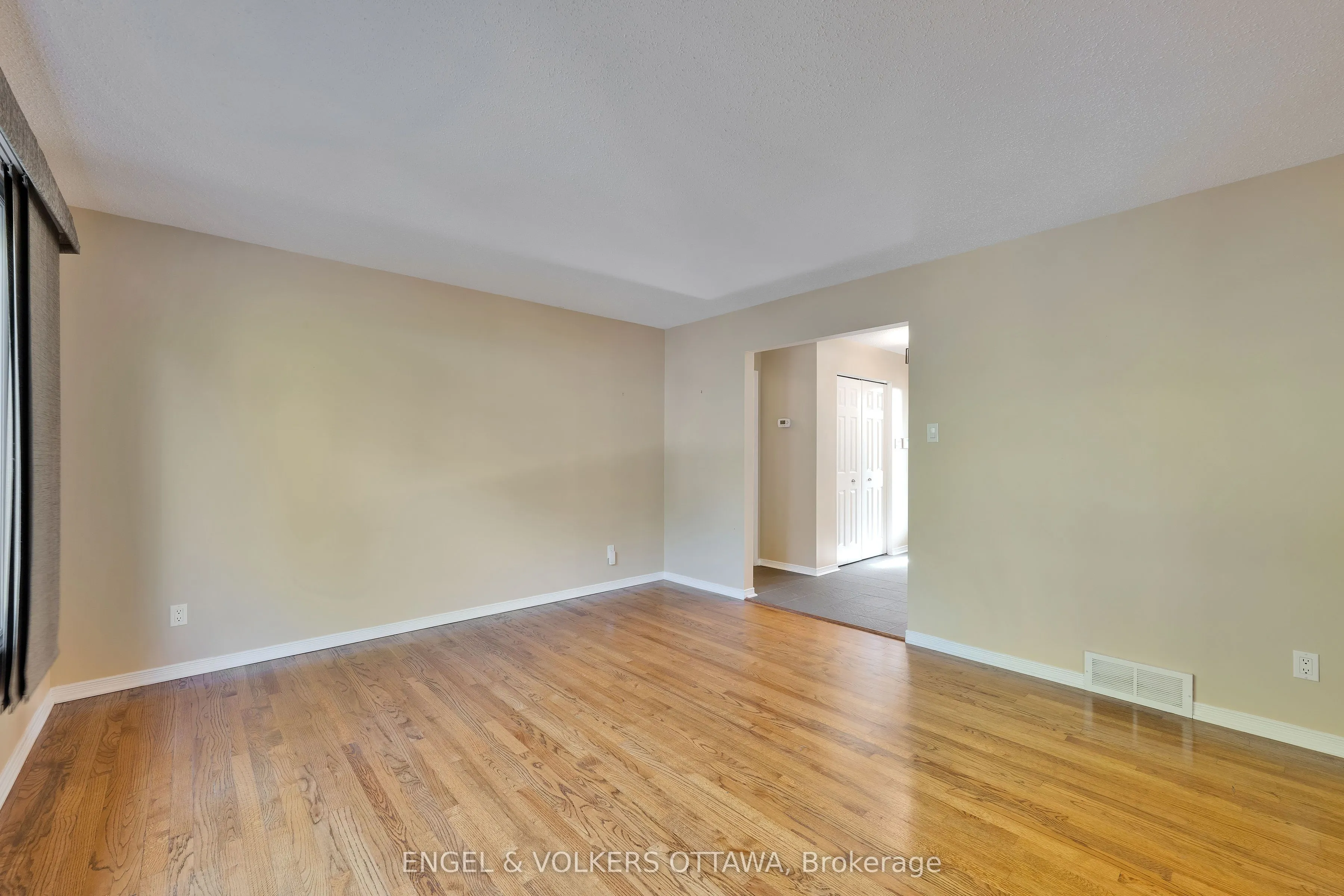 5233 Mclean Crescent