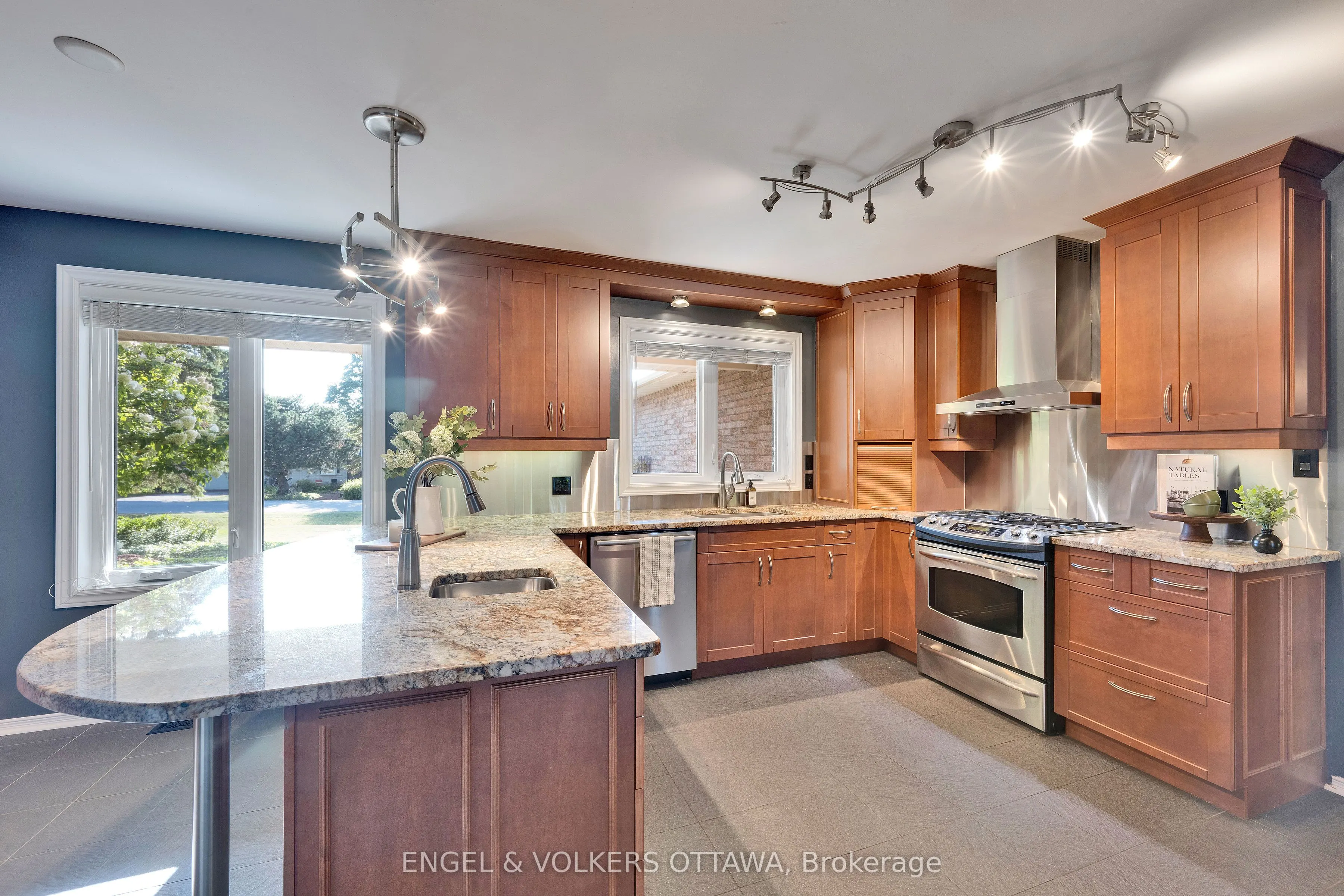 5233 Mclean Crescent