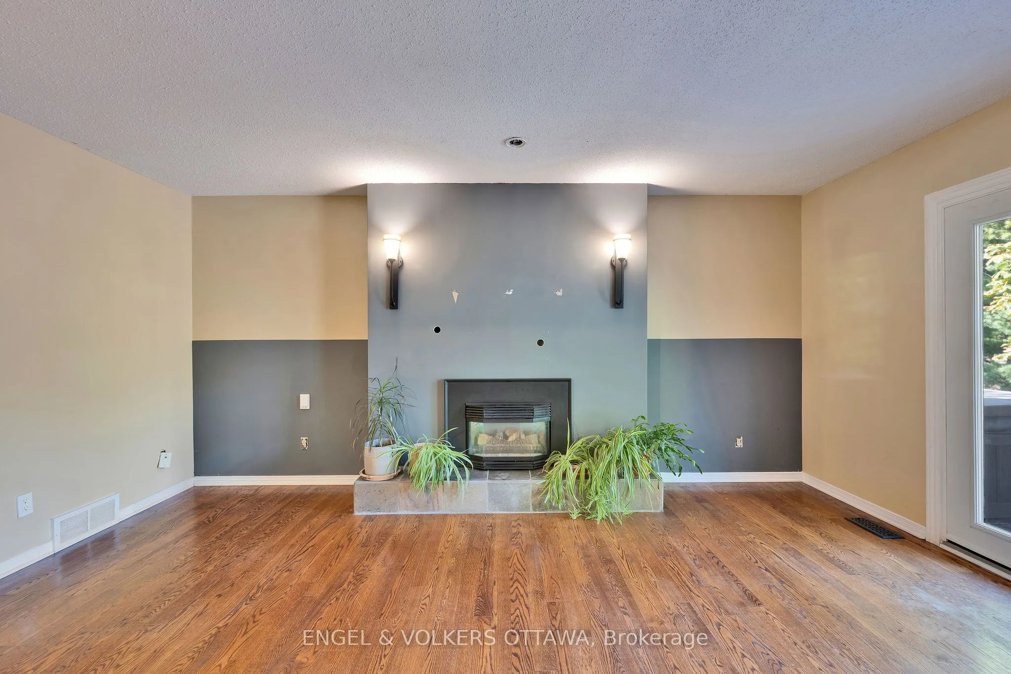 5233 Mclean Crescent