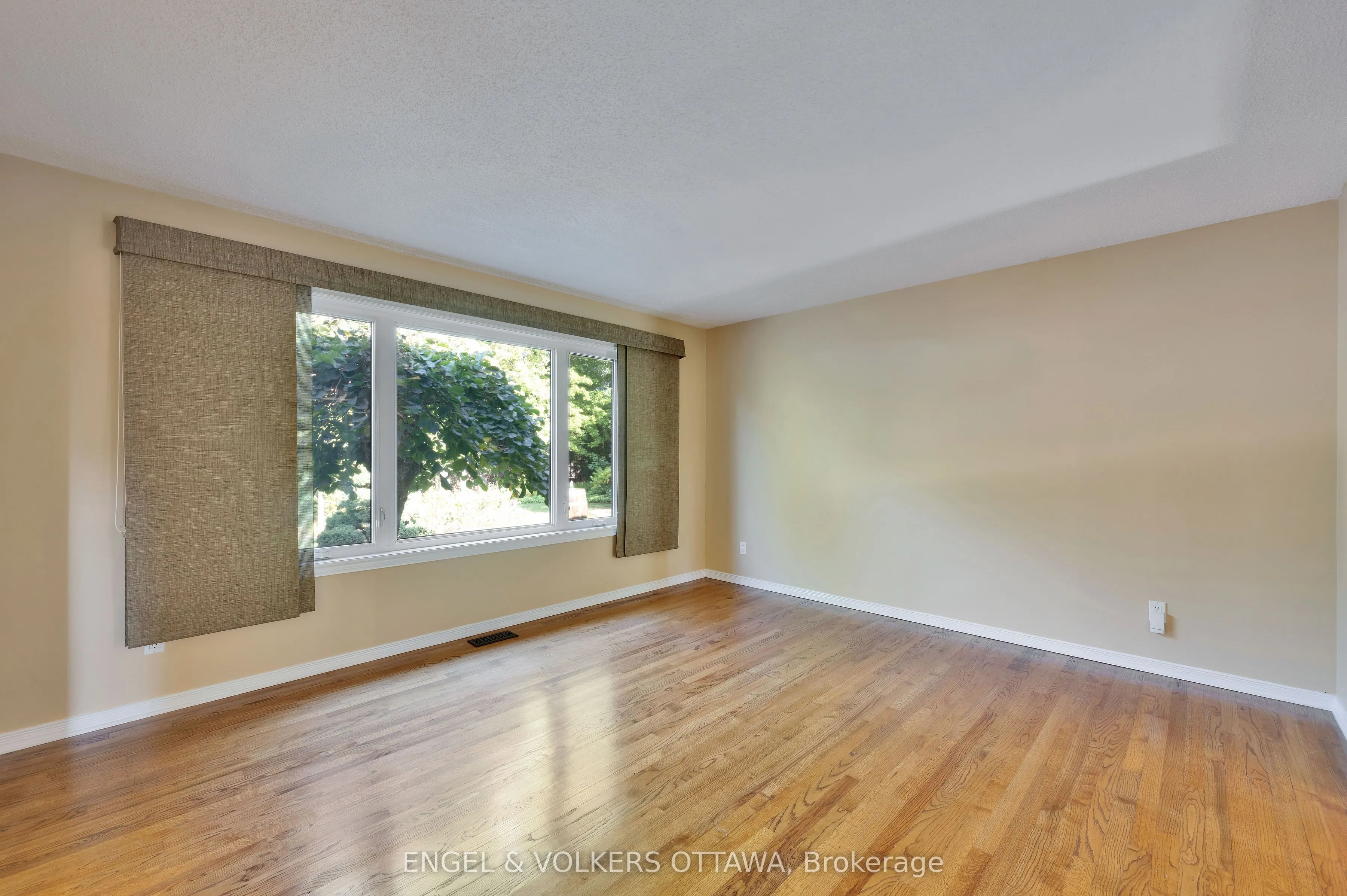 5233 Mclean Crescent