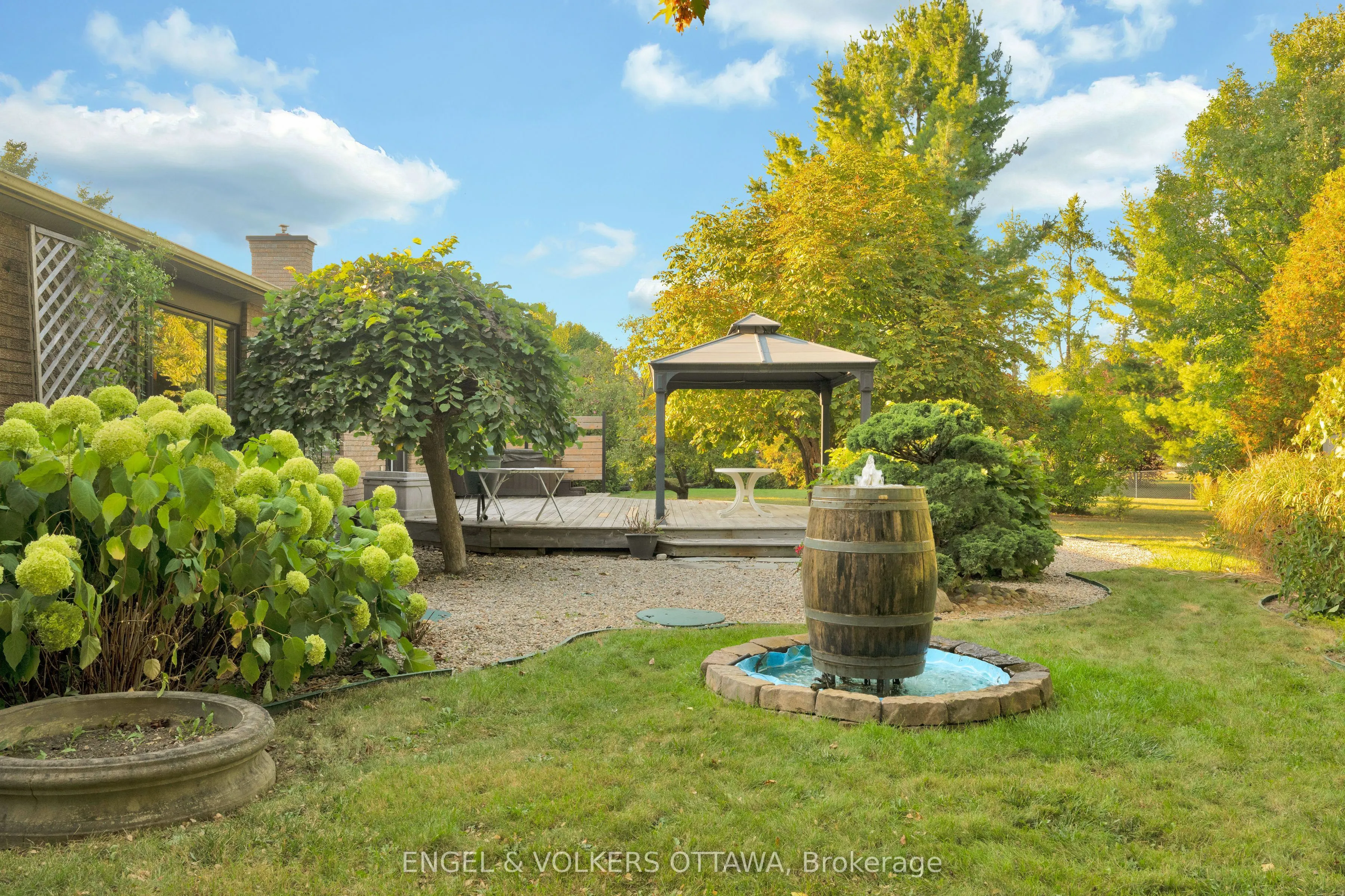 5233 Mclean Crescent