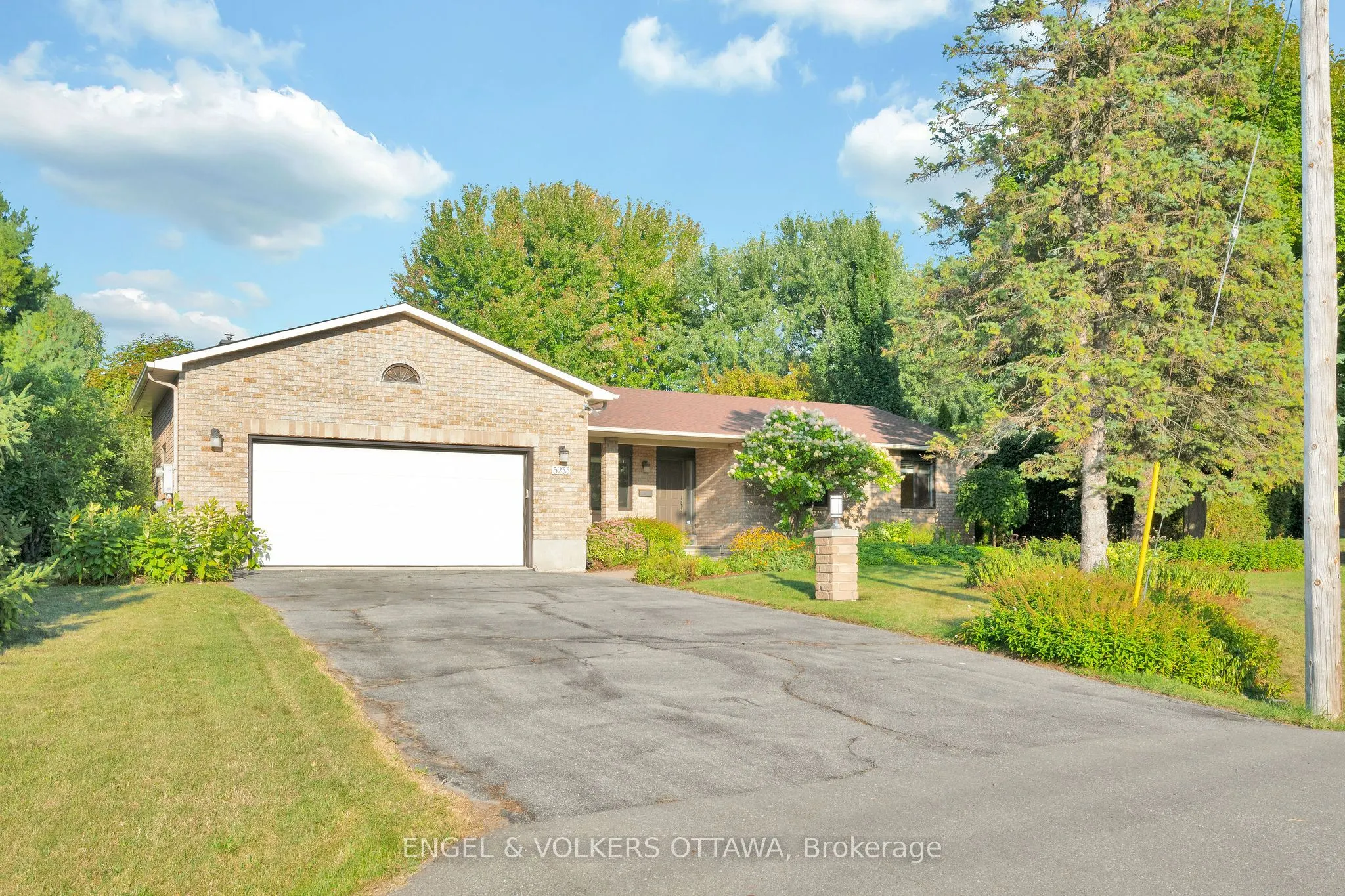 5233 Mclean Crescent
