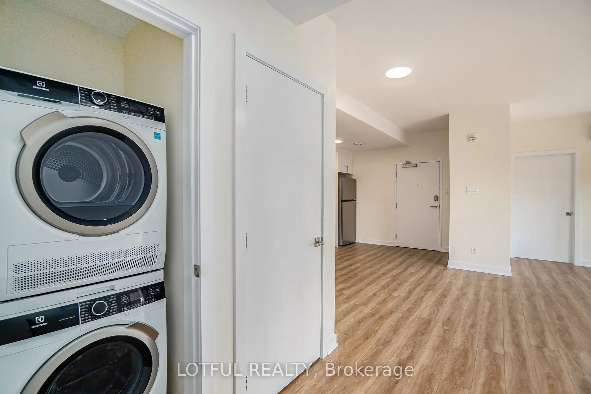 630 Churchill Avenue N, #201
