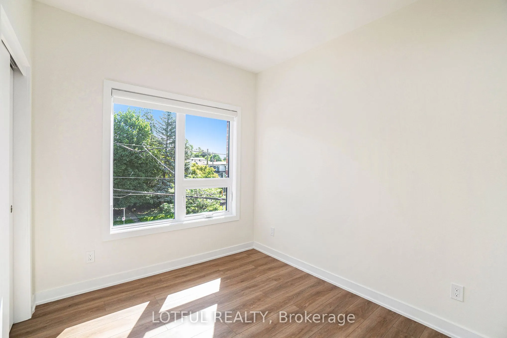 630 Churchill Avenue N, #201