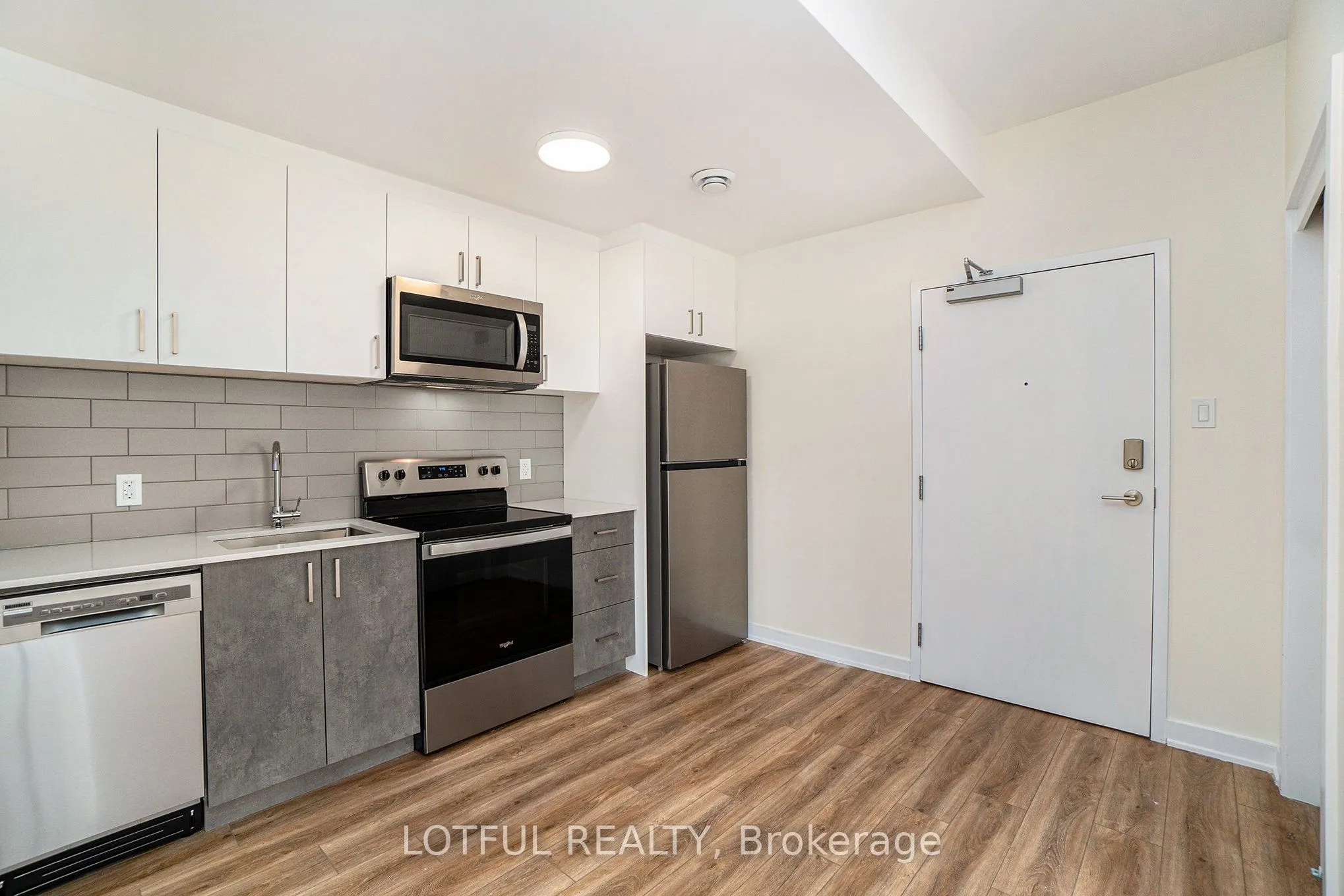 630 Churchill Avenue N, #201