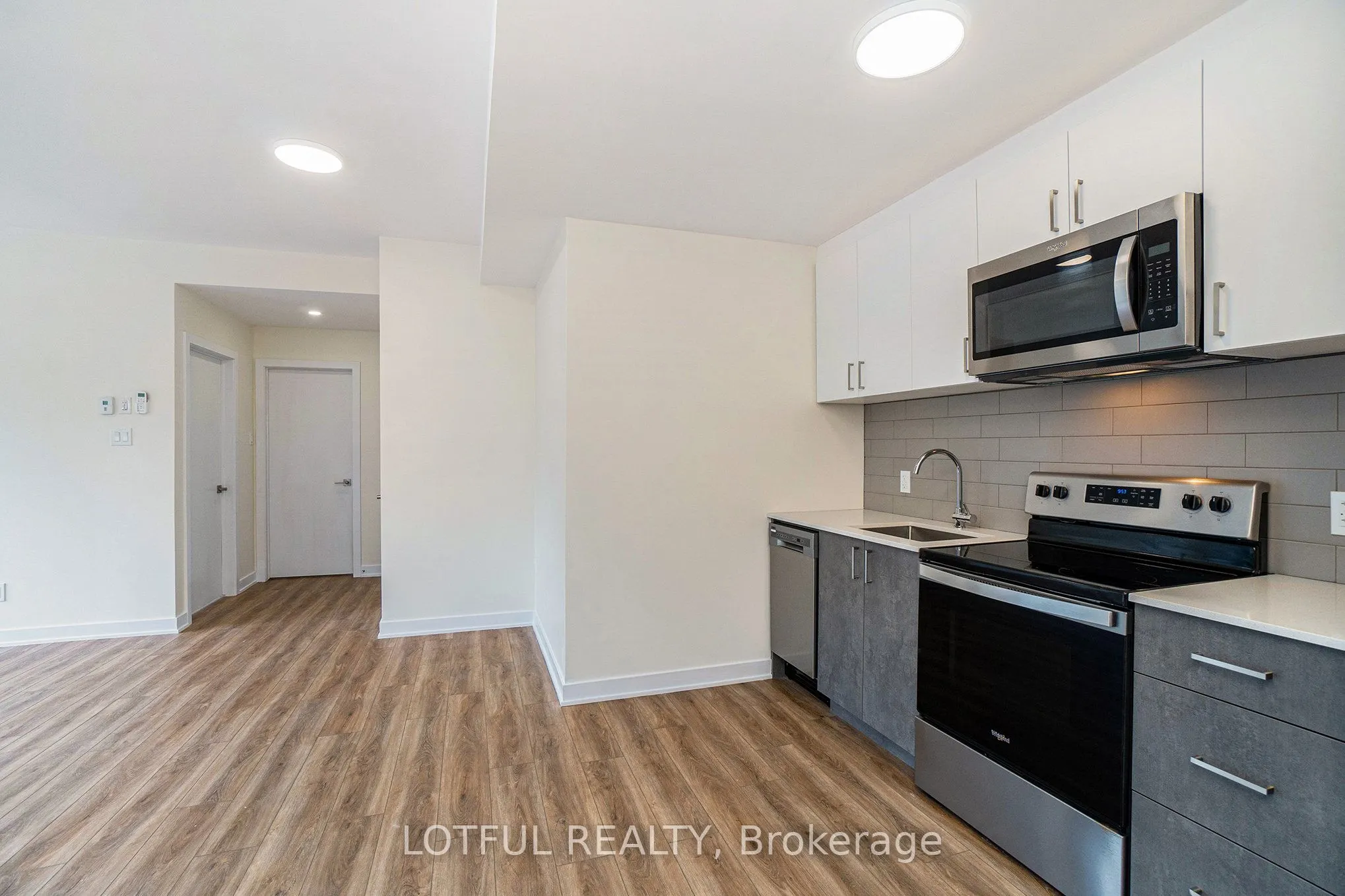 630 Churchill Avenue N, #201