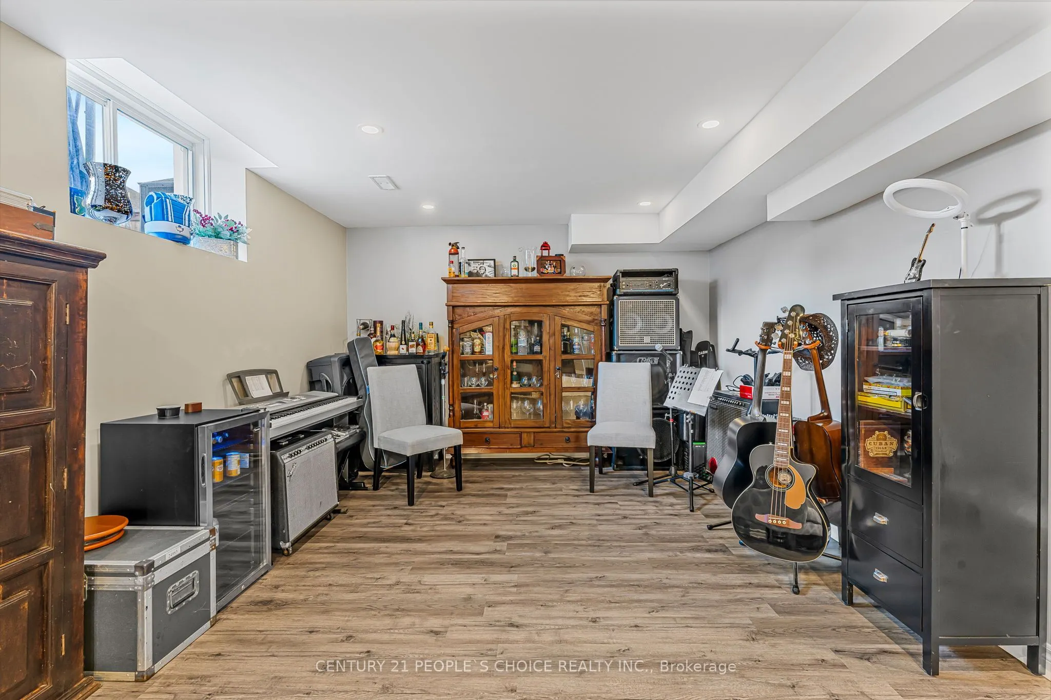 4 Riley Avenue
