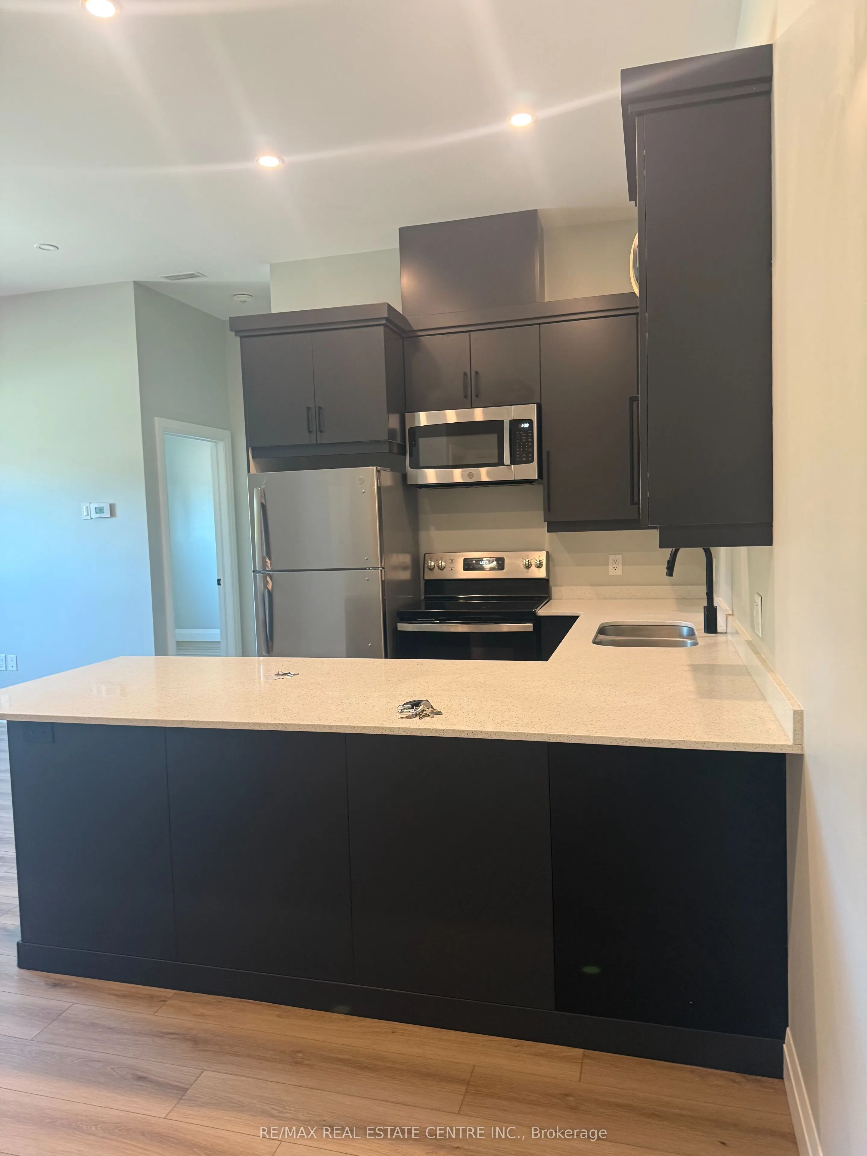 8 Main Street, #4