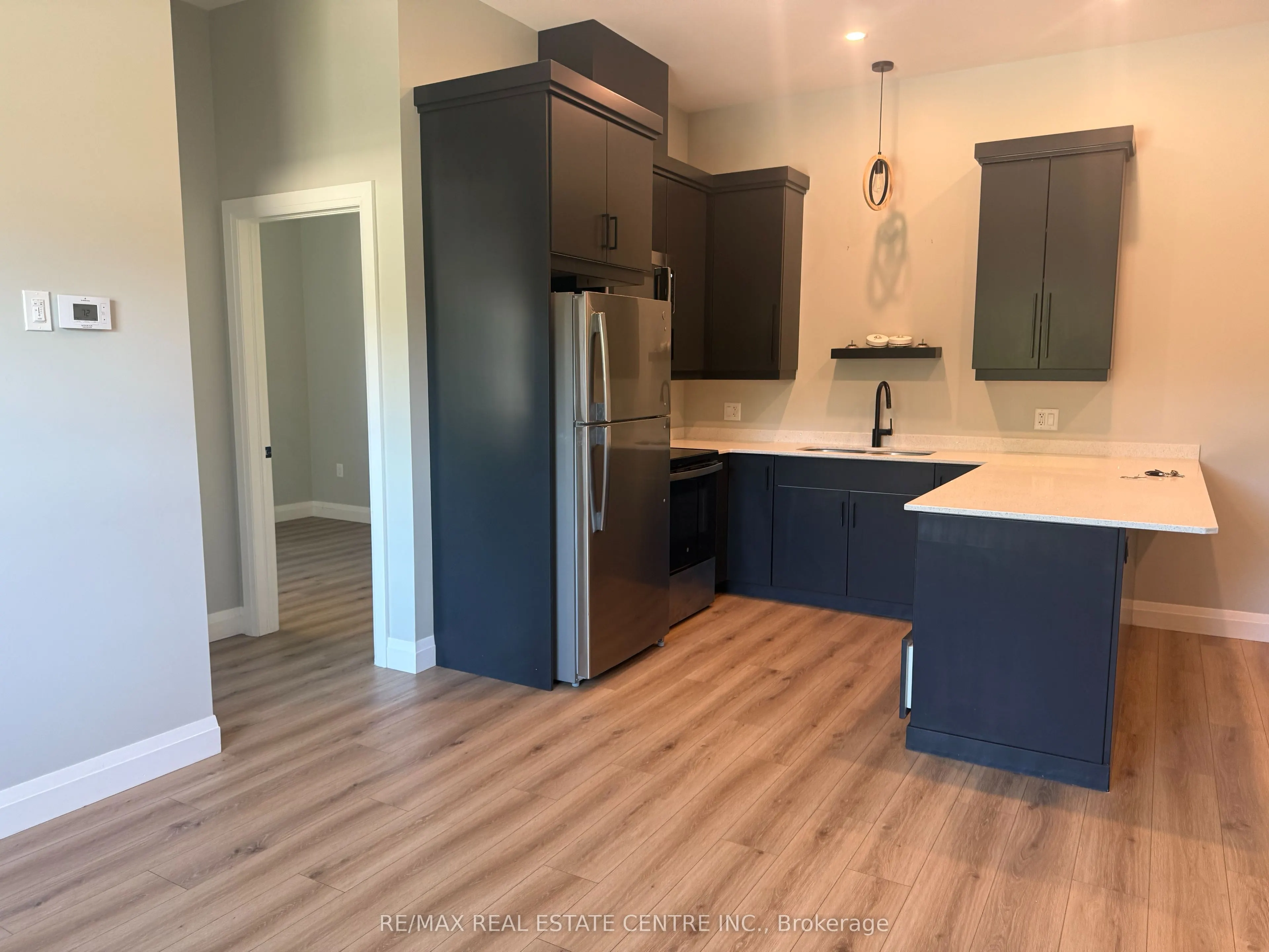 8 Main Street, #4