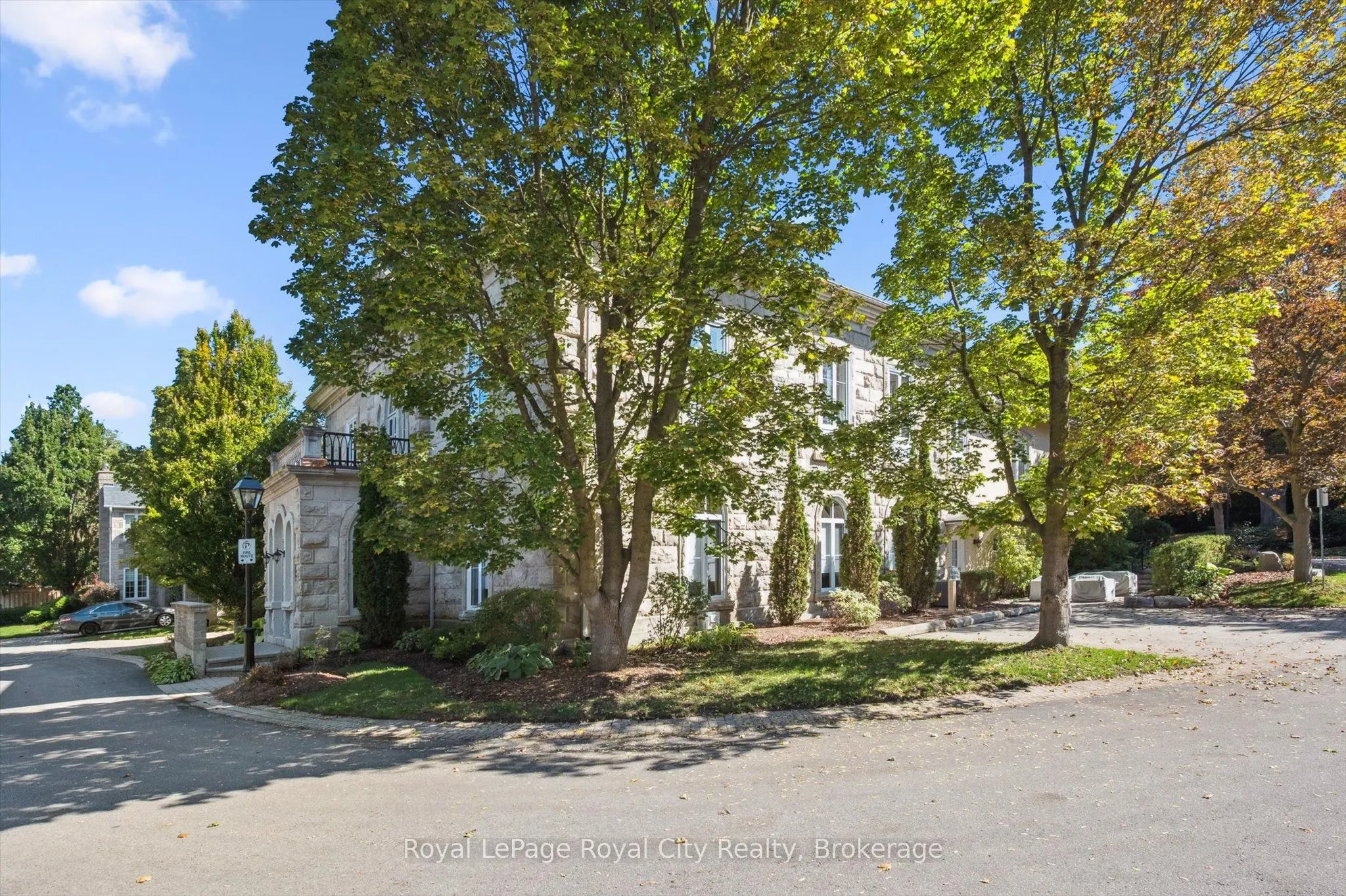 25 Manor Park Crescent, #15