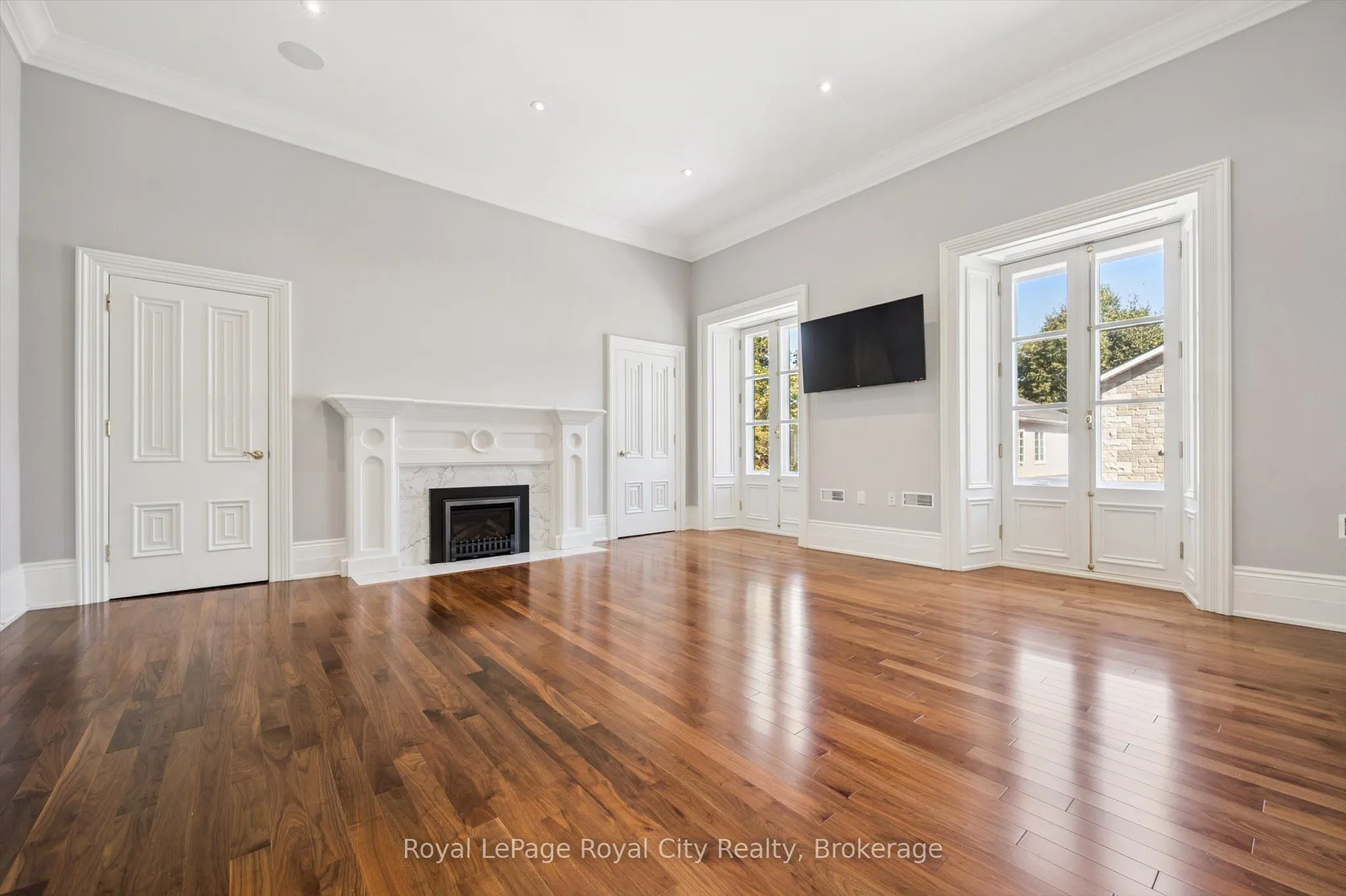 25 Manor Park Crescent, #15