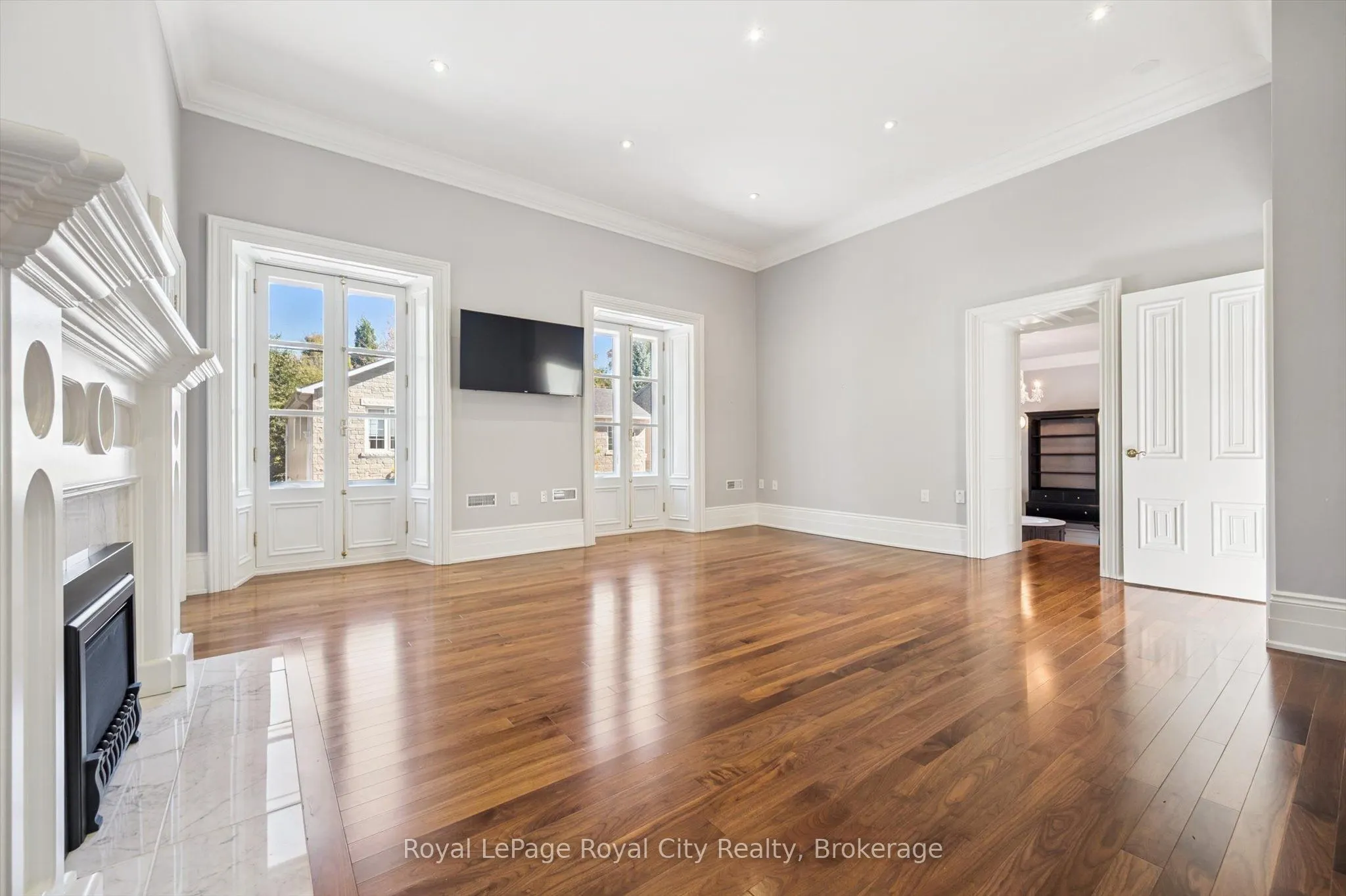 25 Manor Park Crescent, #15