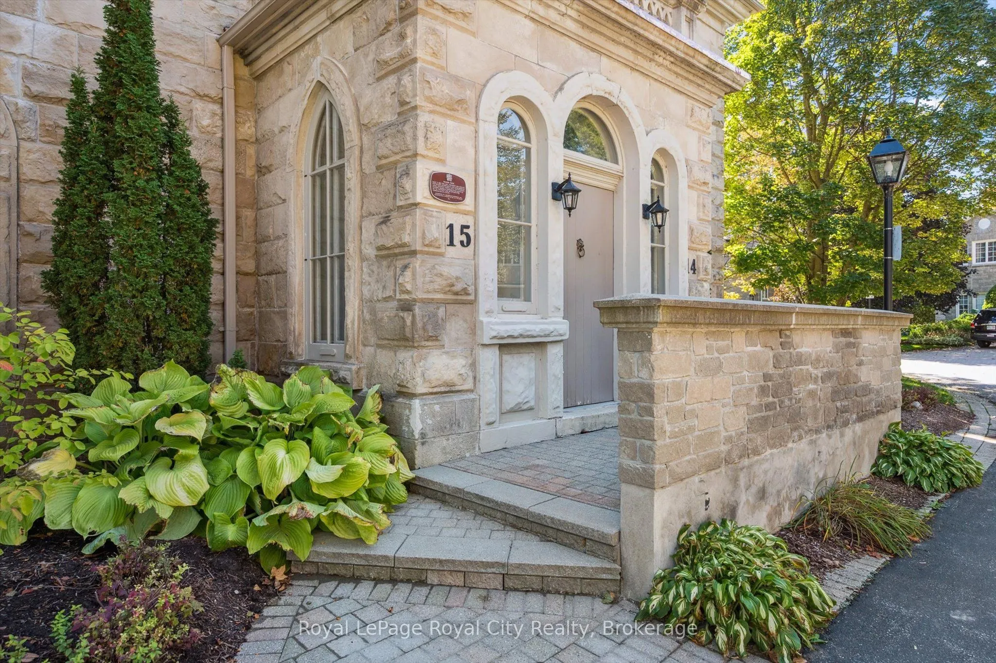 25 Manor Park Crescent, #15