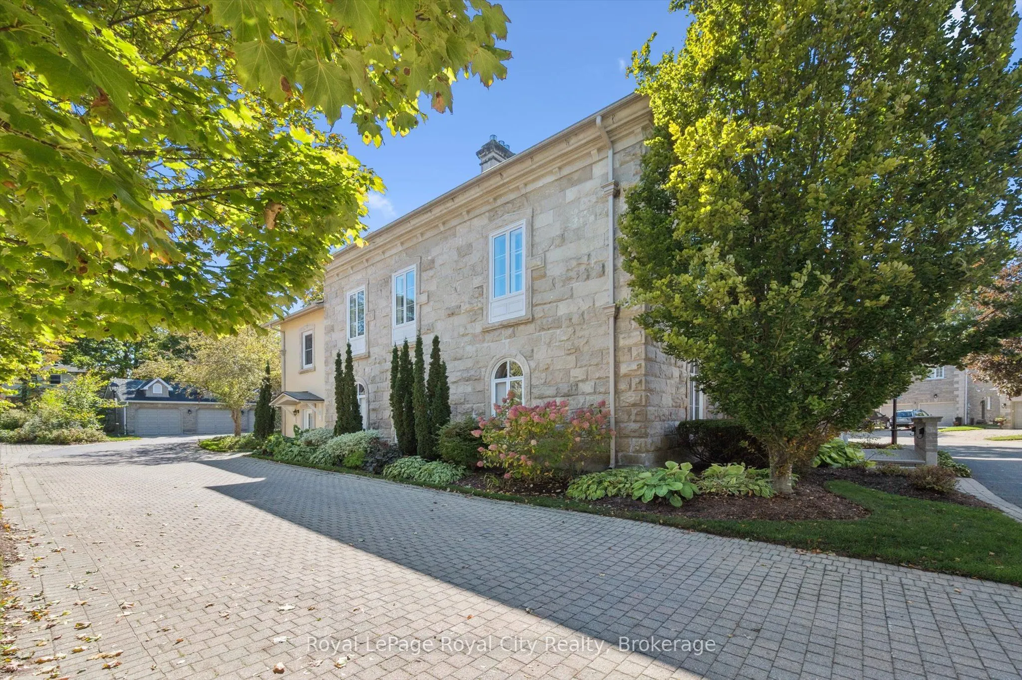 25 Manor Park Crescent, #15
