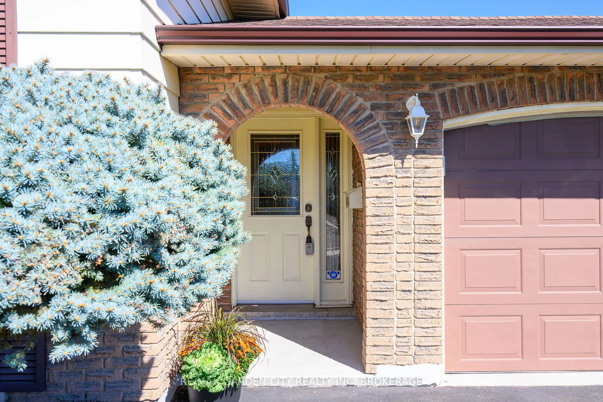 10 Macoomb Drive