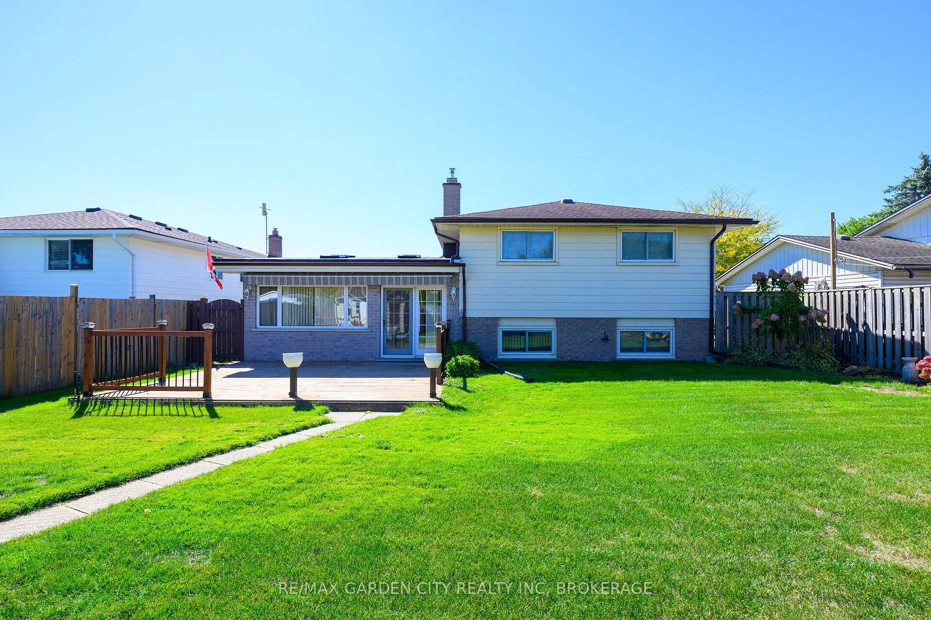 10 Macoomb Drive