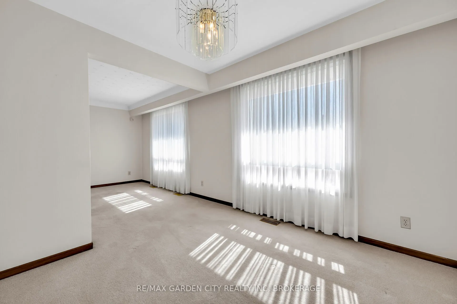 10 Macoomb Drive