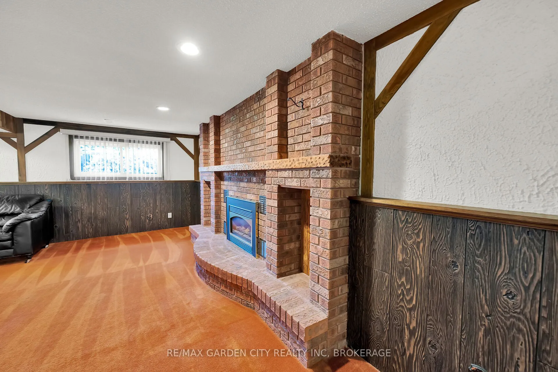 10 Macoomb Drive