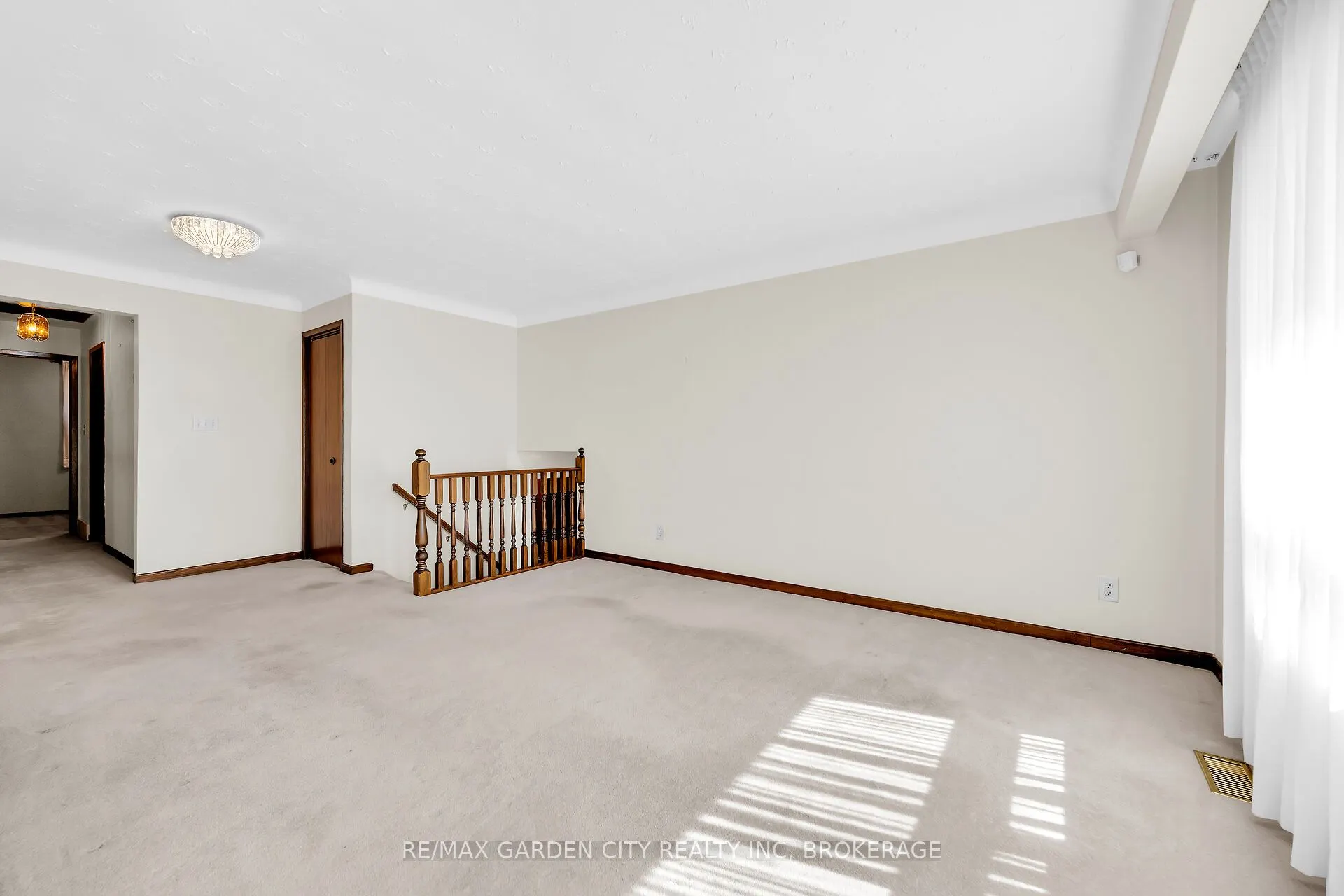 10 Macoomb Drive