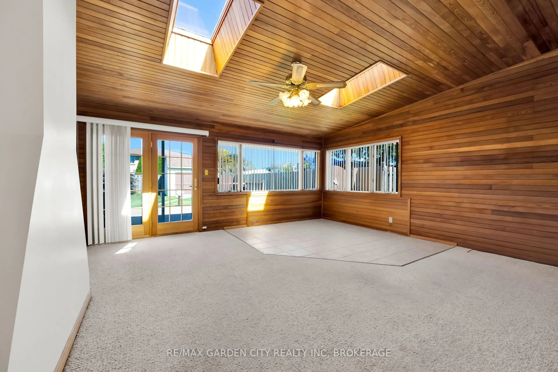 10 Macoomb Drive