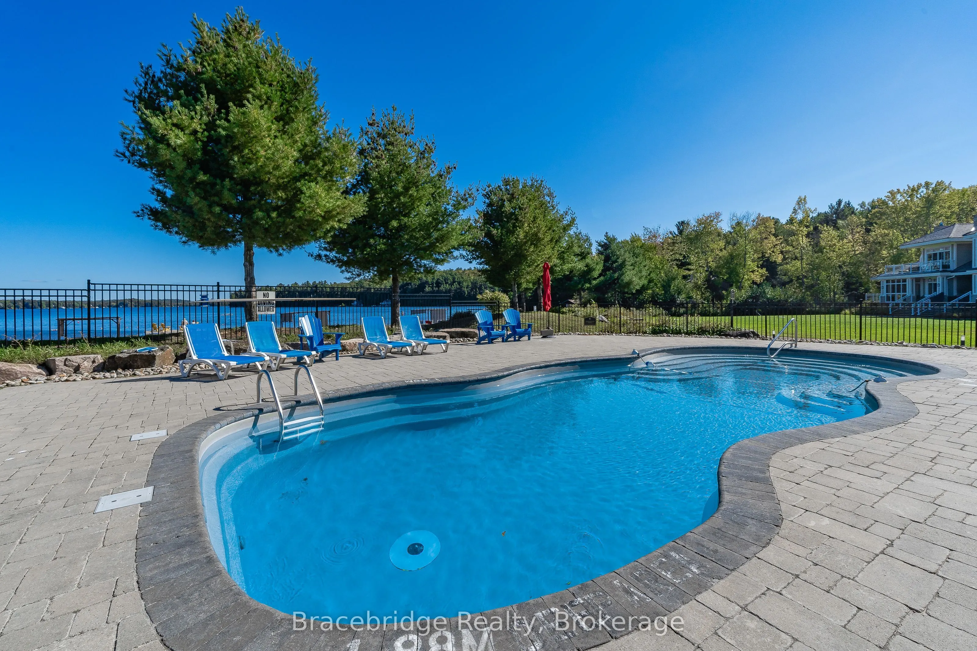 1869 Muskoka 118 Highway W, #L215-C2