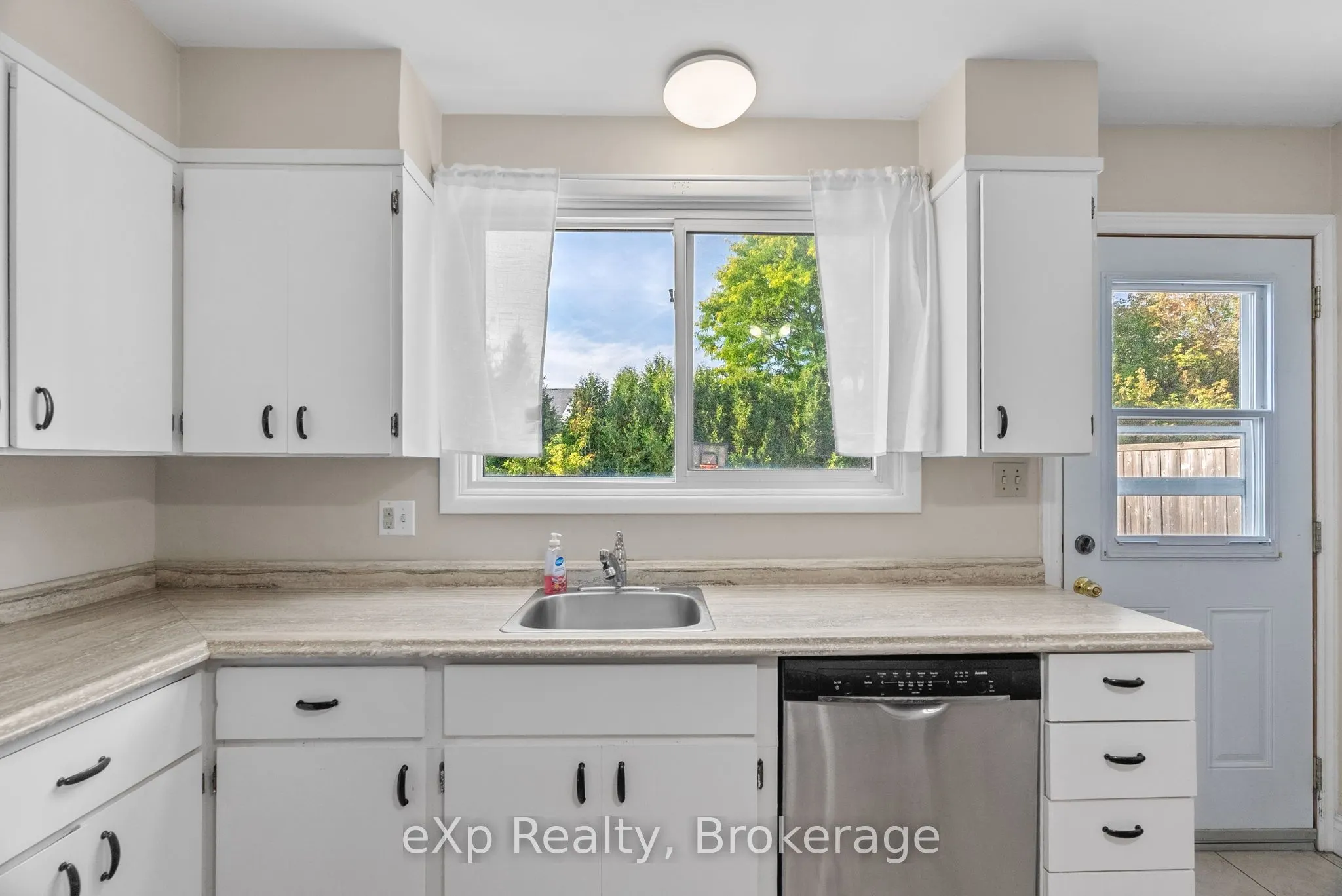 286 Dufferin Street, #2