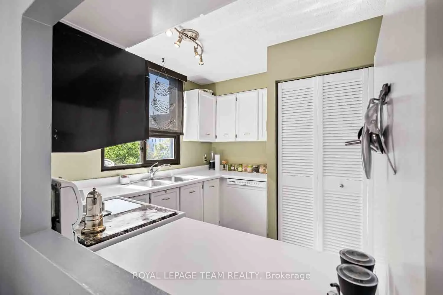40 ARTHUR Street, #303