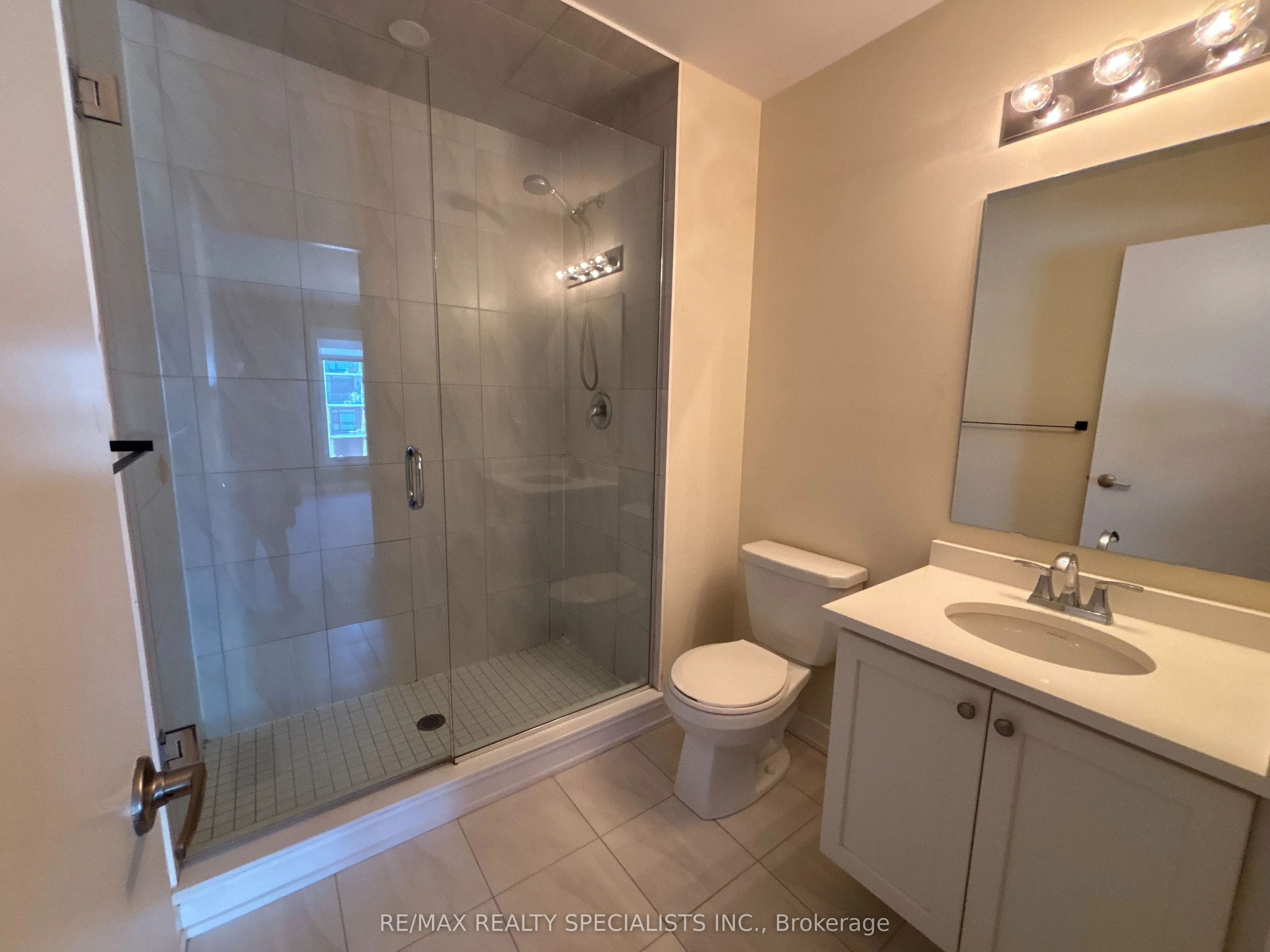 590 North Service Road, #135