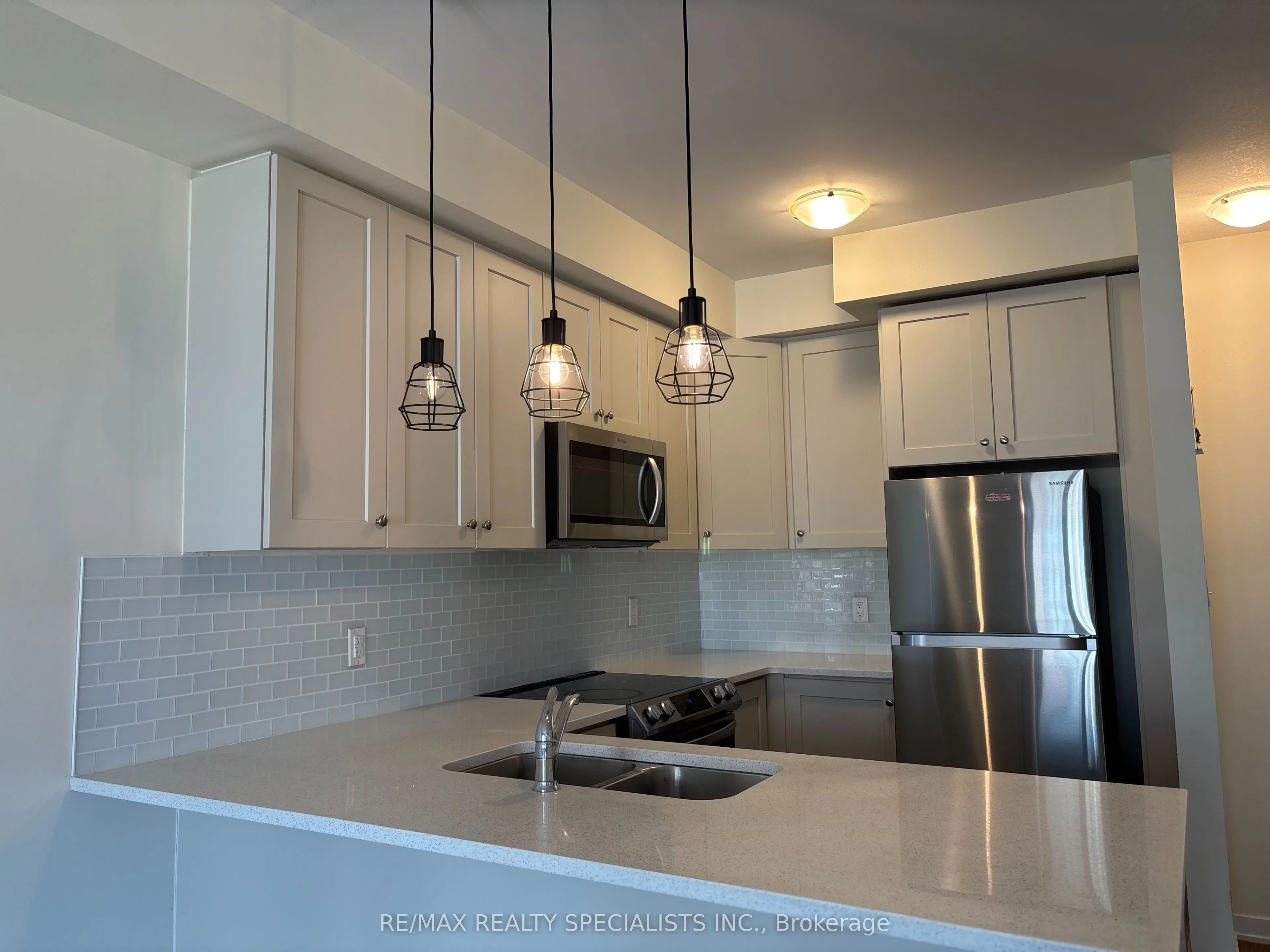 590 North Service Road, #135