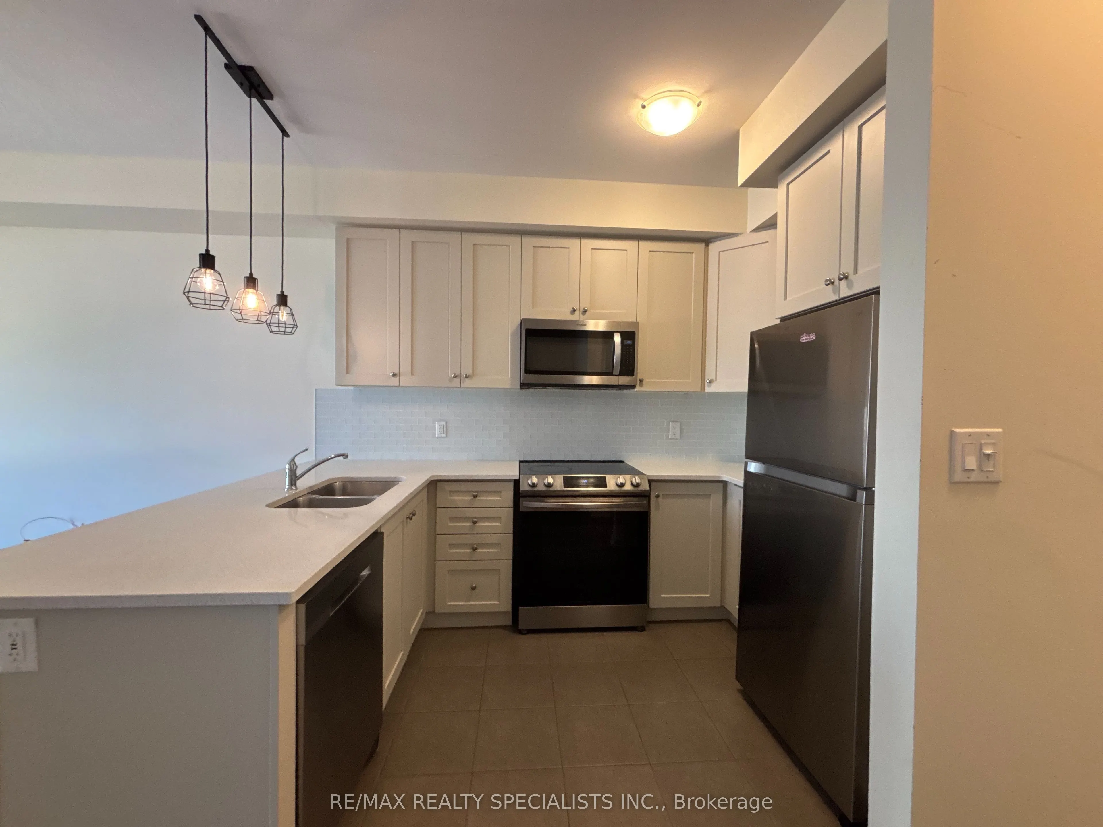 590 North Service Road, #135